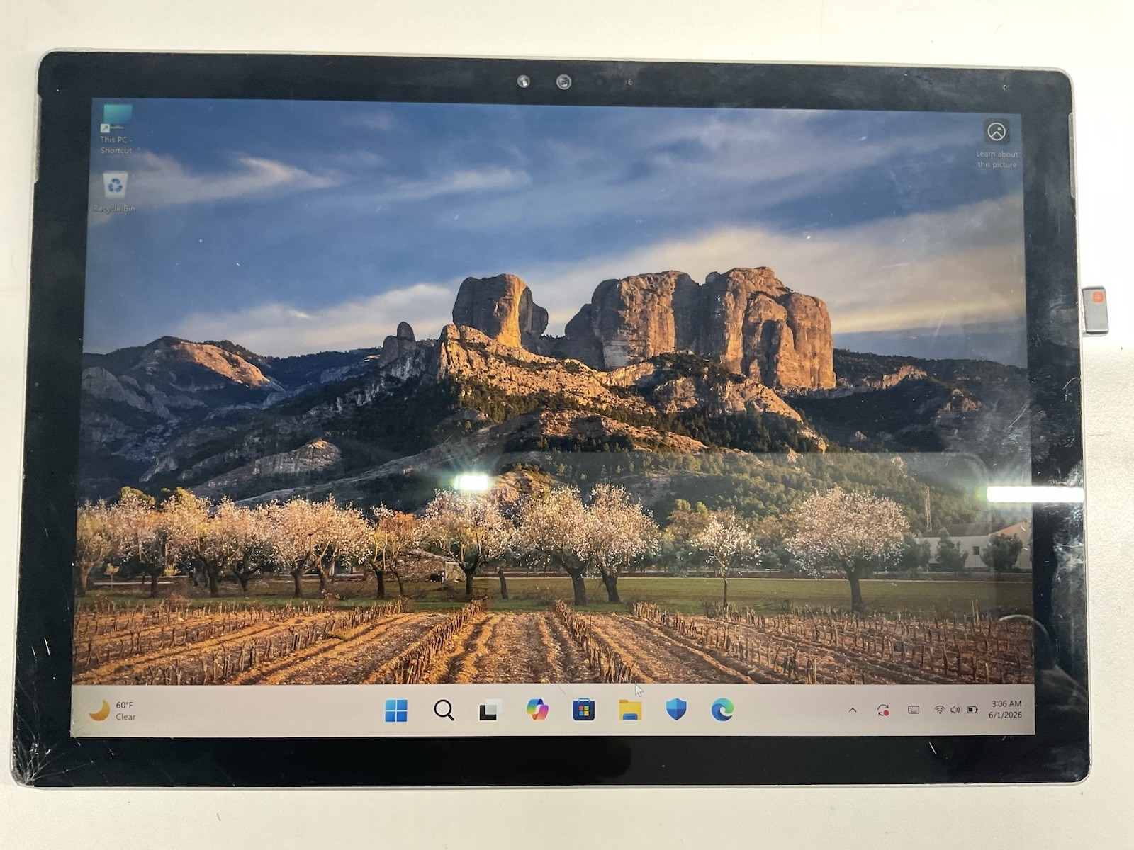 Microsoft Surface Pro 4 1724 12.3” Intel i5-6300U 8GB RAM 256GB SSD WIN11P-READ