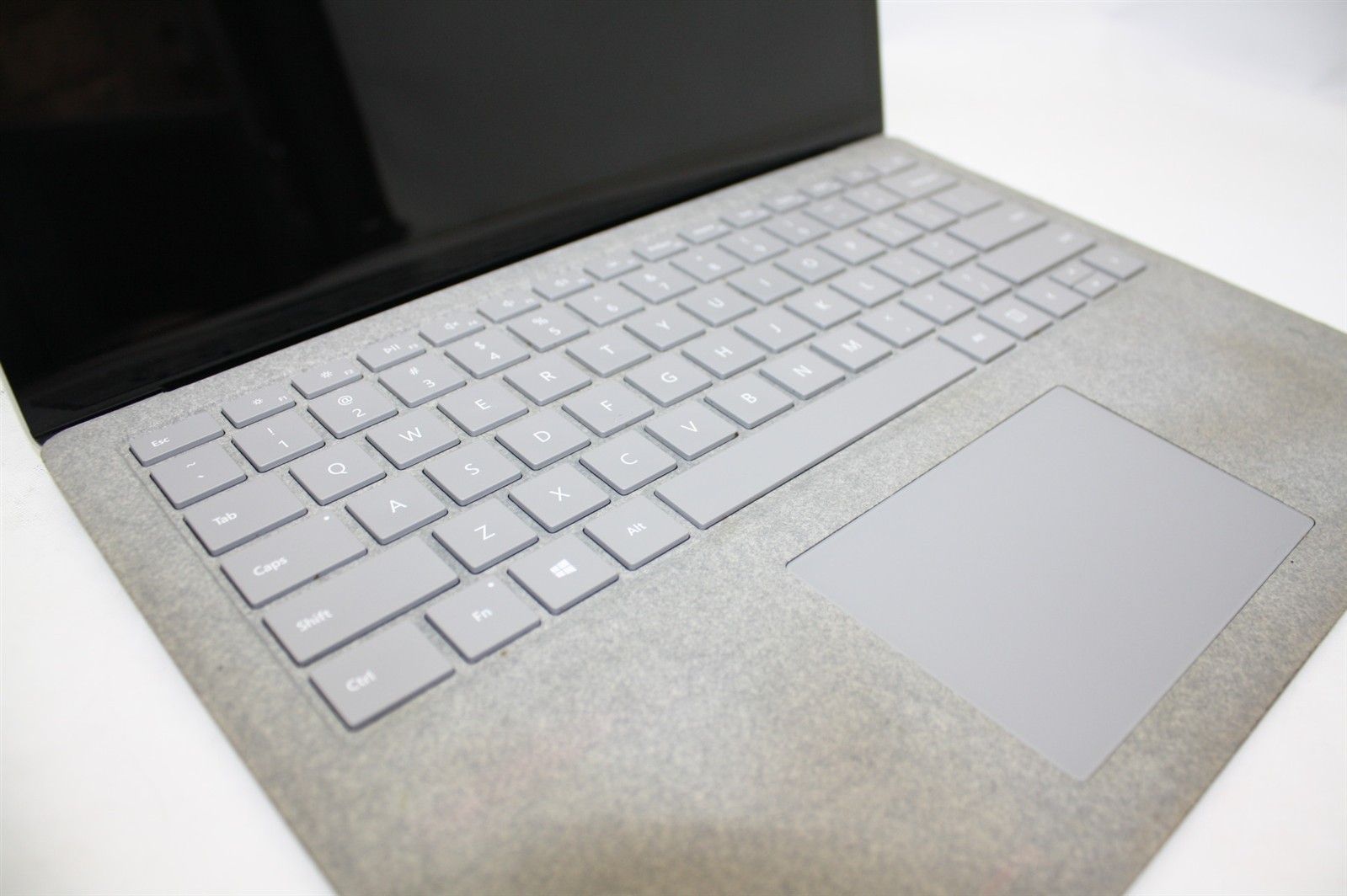 12.3″Microsoft Surface Laptop i5-7300 2.60GHz RAM 8GB NVMe 128GB/Cosmetic issue