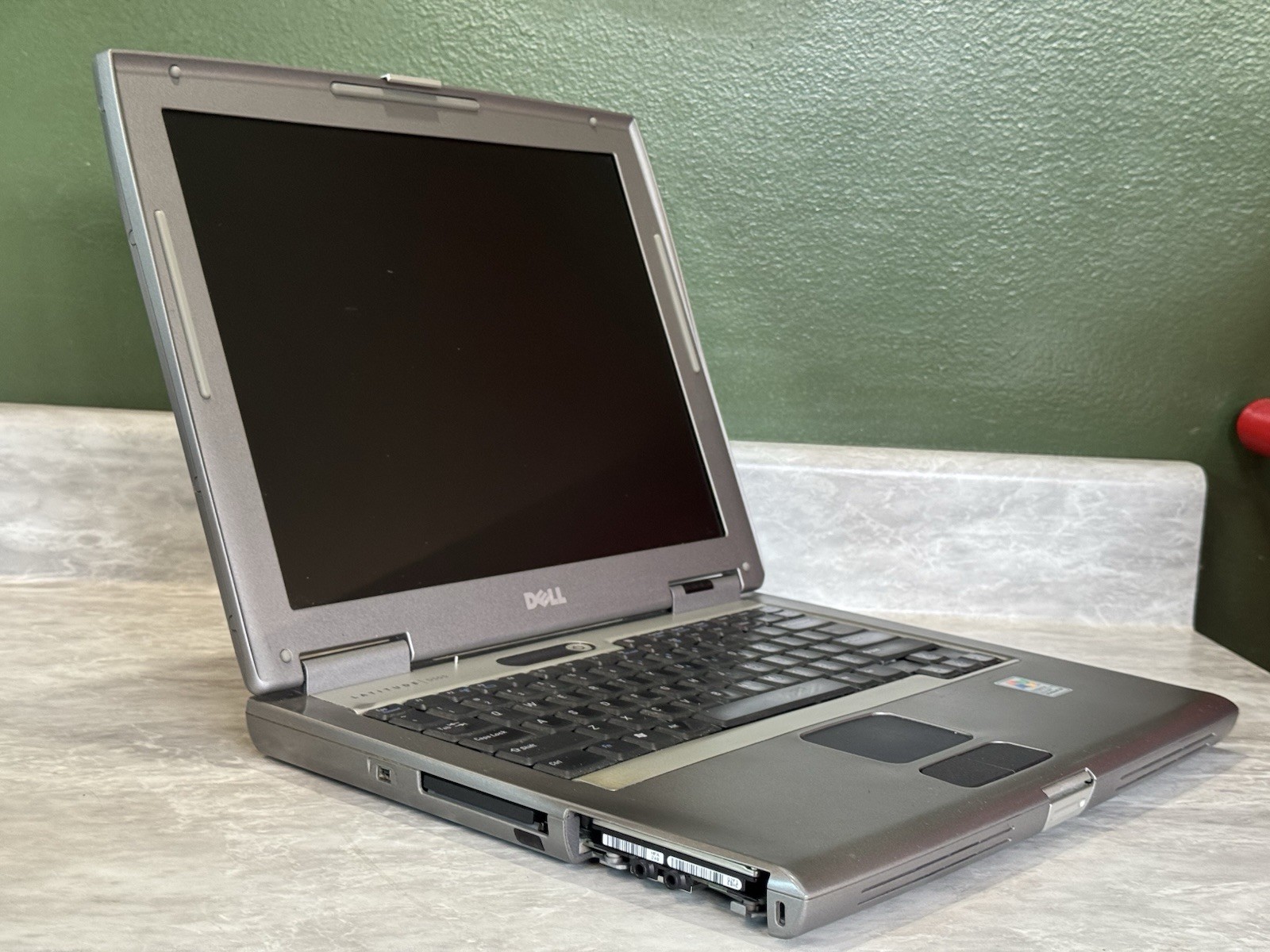 Dell Latitude D505 Intel Pentium M 1.5GHz 1gb RAM 40gb HDD RS232 Serial Win XP