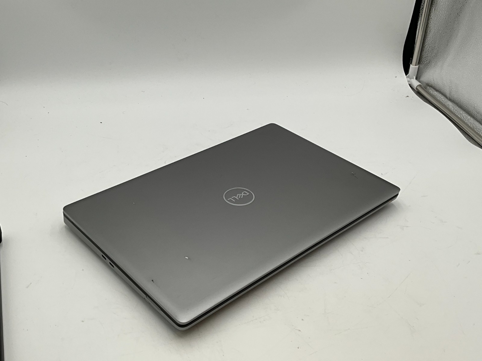 DELL Precision 7560 i7-11850H 2.50g 32GB 1tb T1200 15.6″ WIN11 Laptop 8KRF2J3