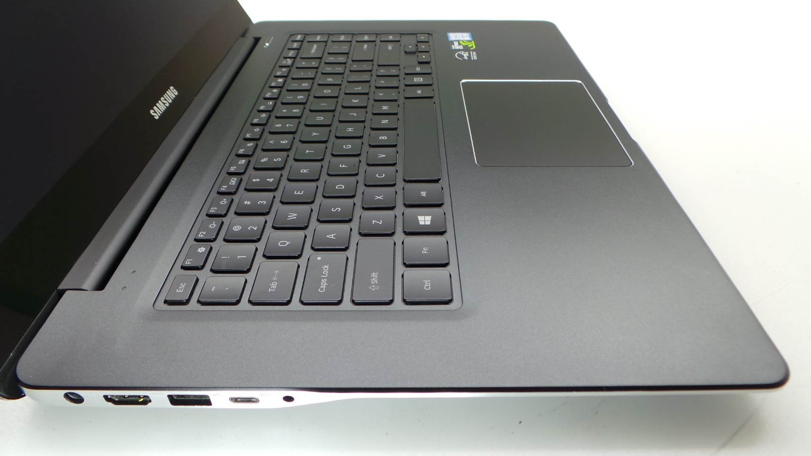 Samsung Notebook NP940Z5L | 15.6″ | i7-6700HQ | 8GB 256GB SSD | Touchscreen