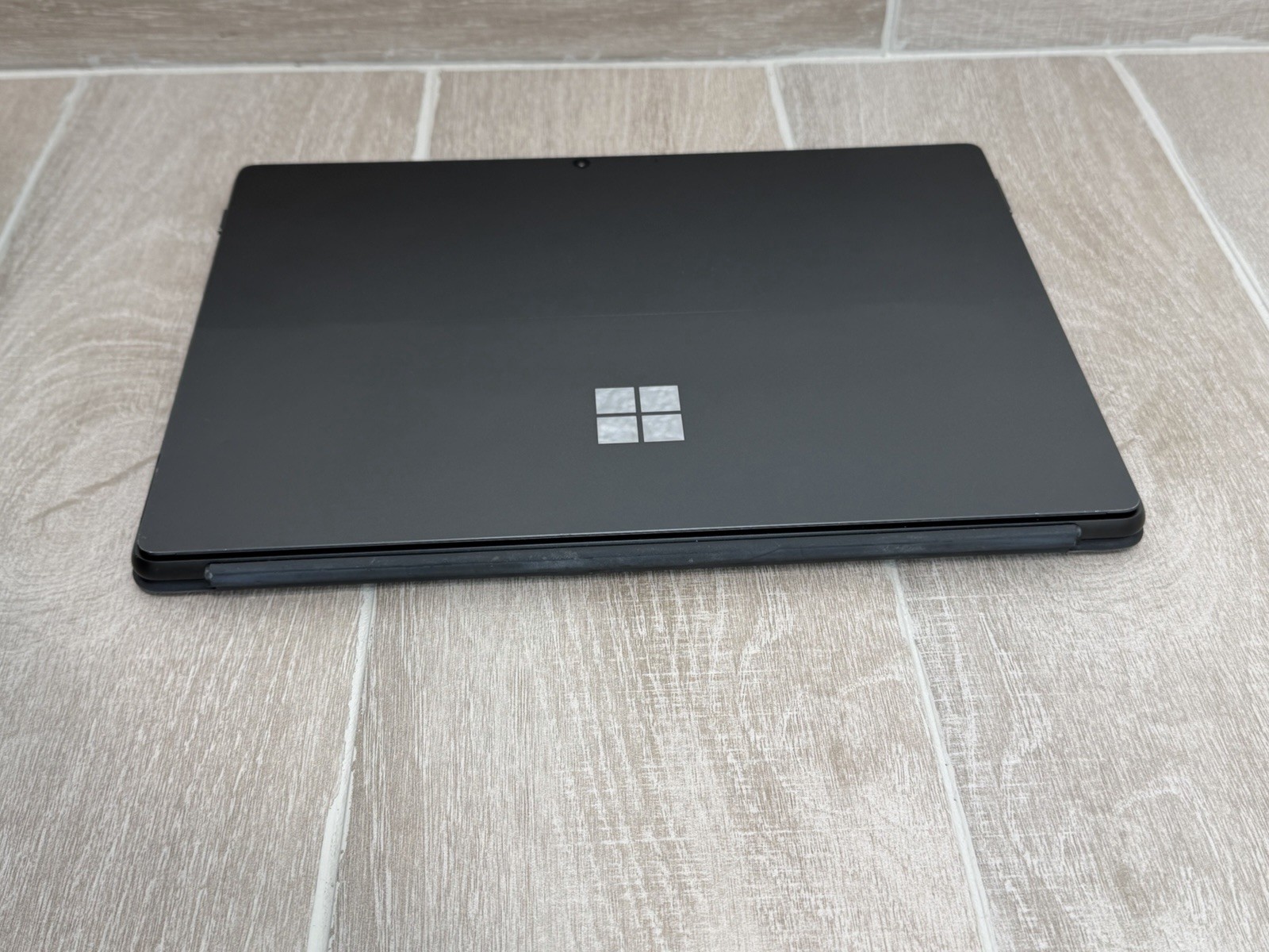 Microsoft Surface Pro 8 13″ Touch Intel Core i5-1135G7 8GB RAM 256GB SSD