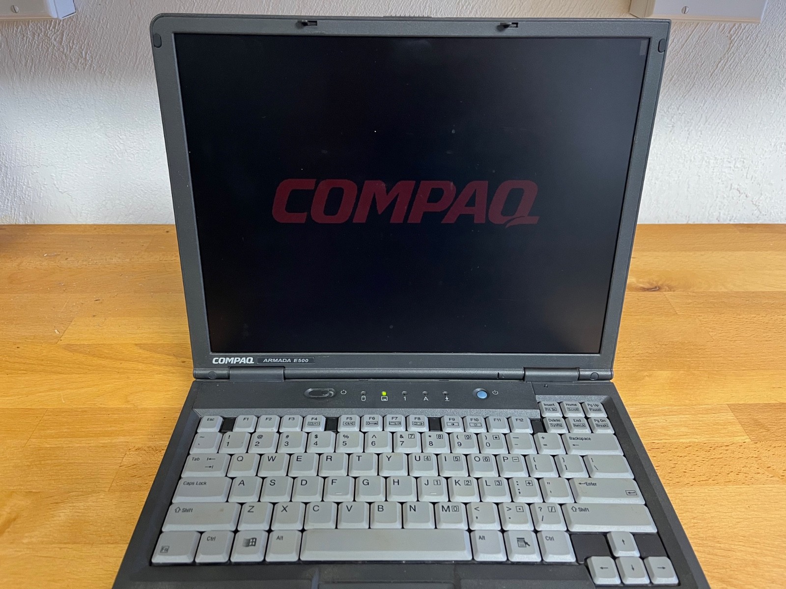 Vintage Compaq Armada E500 Pentium III 450 MHz 320 MB RAM no HDD