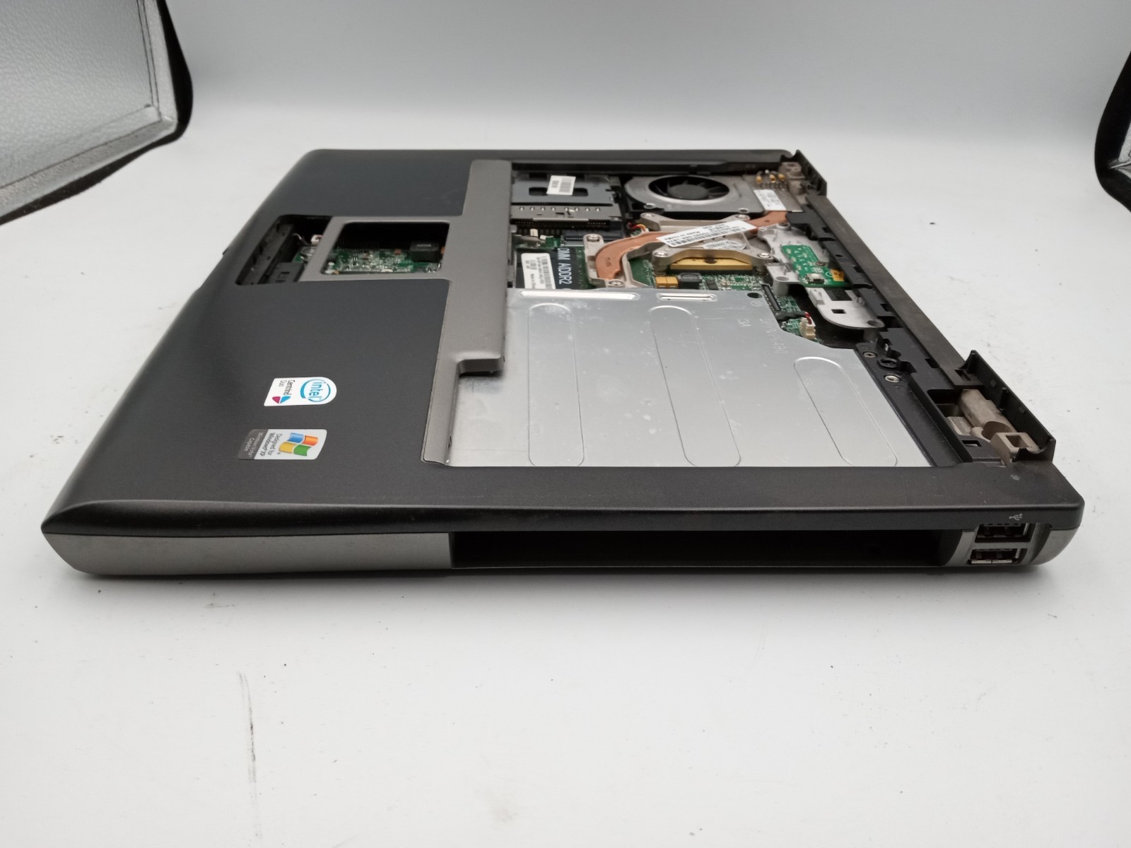 Dell Latitude D520 14″ Laptop Intel Core 2 Duo – MISSING MANY PARTS – READ -RR