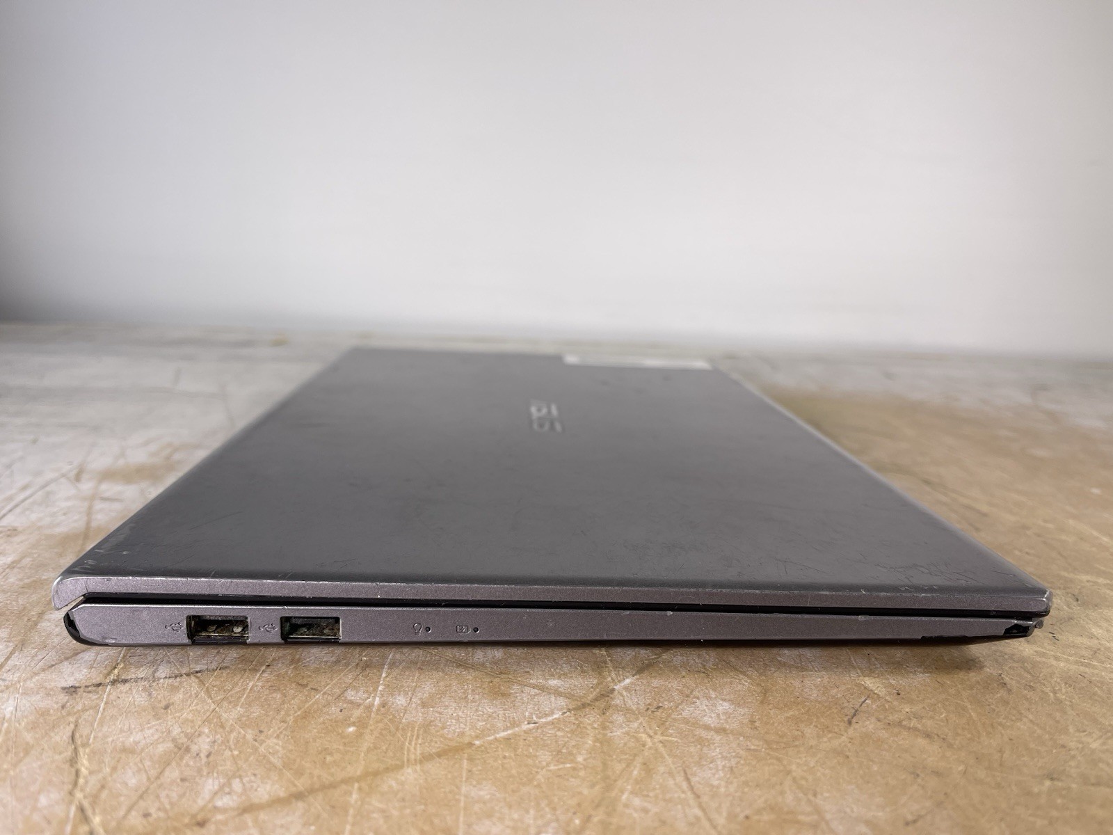 ASUS VIVOBOOK F512J i3-1005G1 @ 1.20 GHz, 8GB RAM, NO HDD/OS – (FOR PARTS)