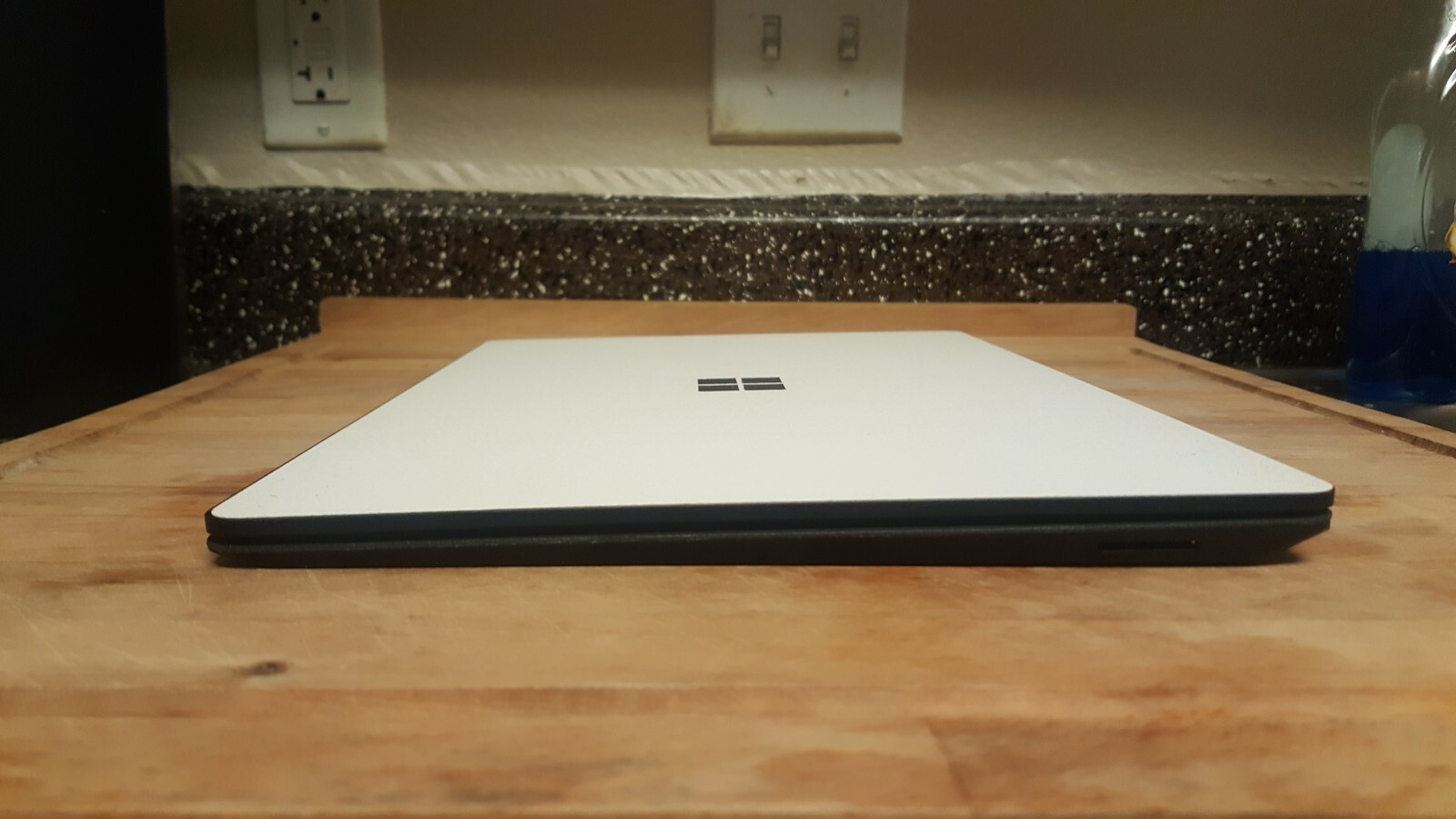Microsoft Surface 2 Laptop i7 8GB 256GB SSD Windows 10 13.5″ – White/Black