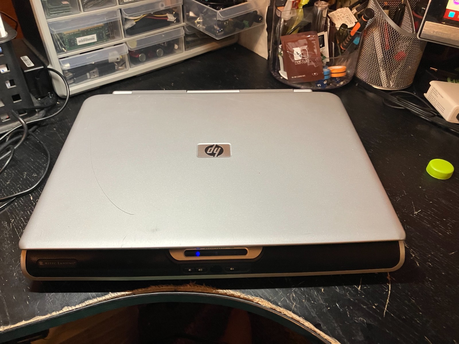 HP Pavilion ZV6000 Vintage Laptop Athlon 2GHz 16GB SSD 2GB RAM ATI X200 Win XP