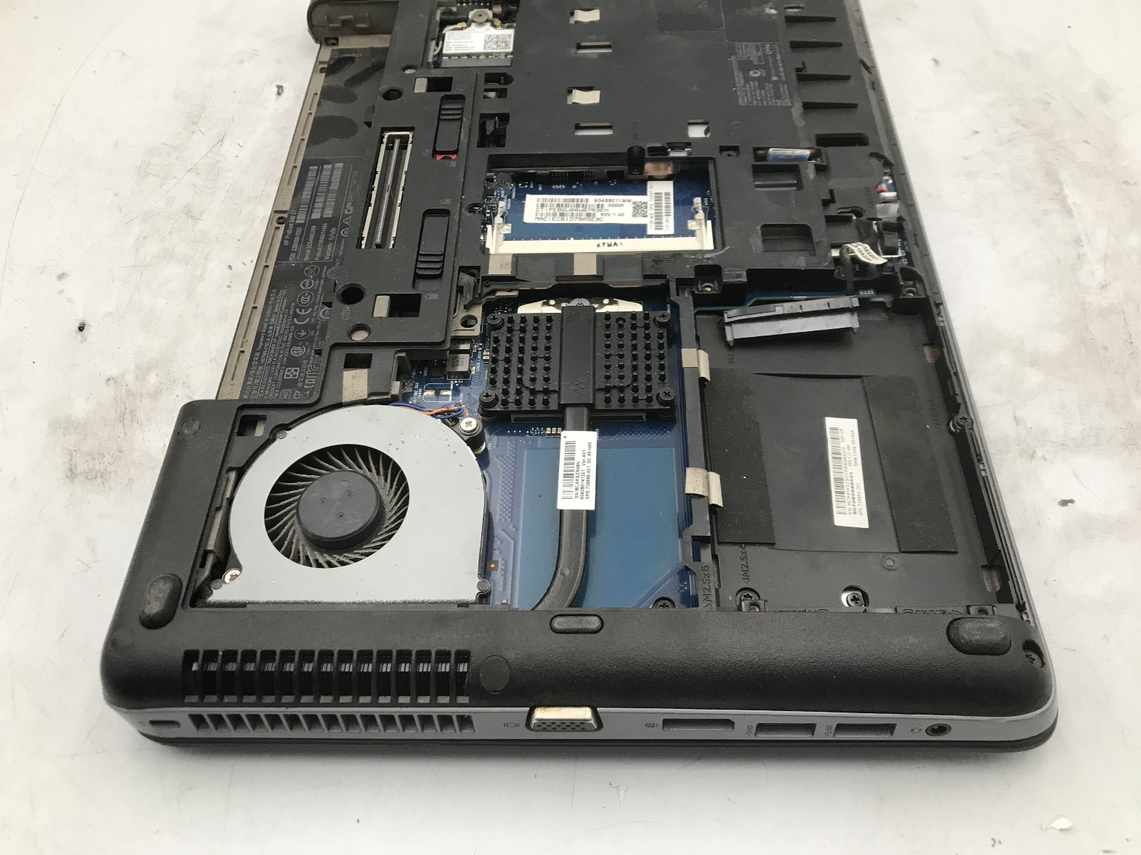 HP PROBOOK 640 G1 -BOOTS TO BIOS/BAD LCD- INTEL i5 4200U – NO RAM – READ DESC-BB