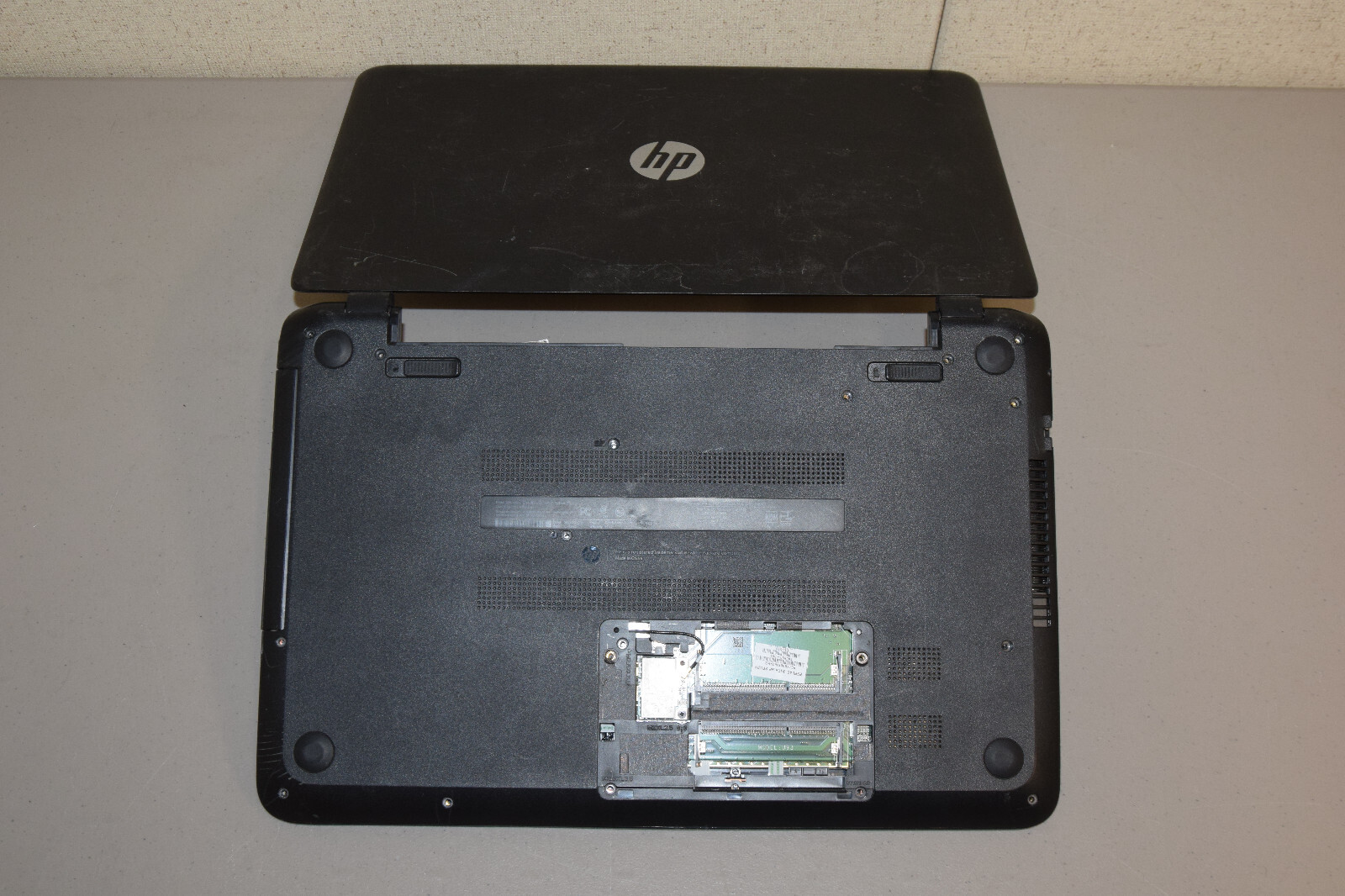 Dead Junk HP Pavilion 15-f305dx 15.6″ Laptop Incomplete AS IS Parts Repair