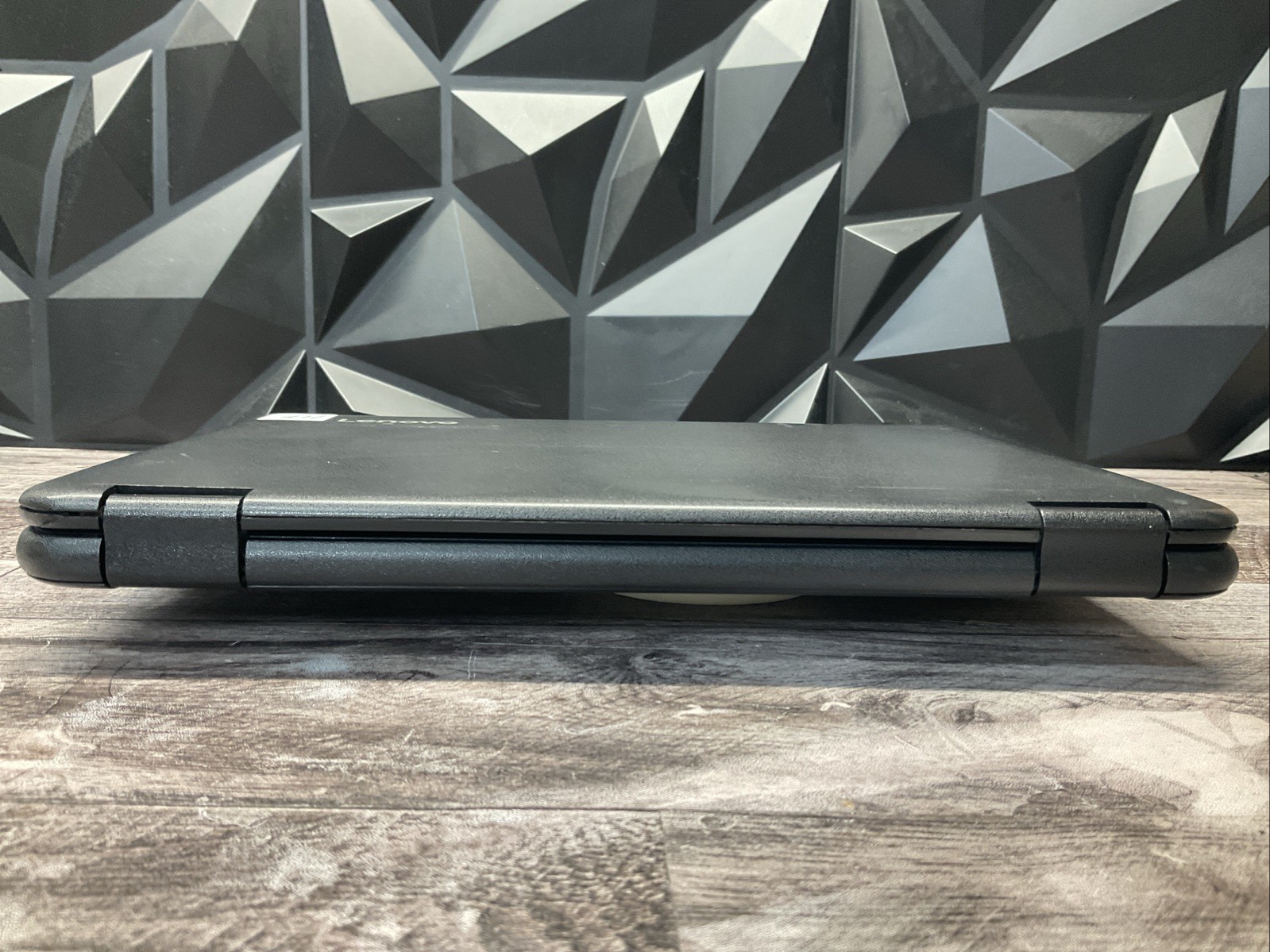 Lenovo 300e 1st Gen / 2-in-1 / Touchscreen / Windows 11 Pro / 71F