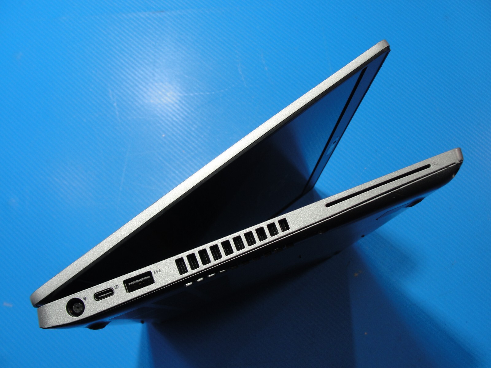 Dell Latitude 5410 HD Intel Core i7-10610U 1.8GHz 16GB 256GB SSD+ Charger