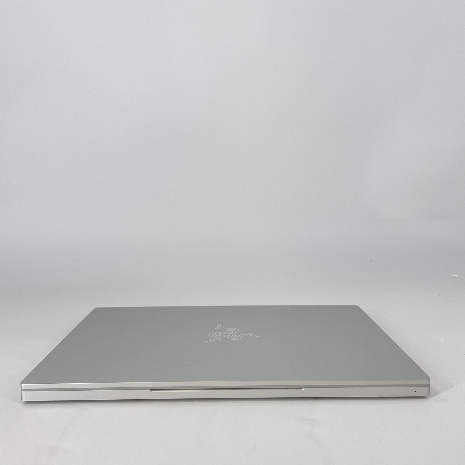 Razer Book 13.4 Silver 59Hz UHD+ TOUCH i7-1165G7 2.80GHz 16GB 1TB SSD Very Good