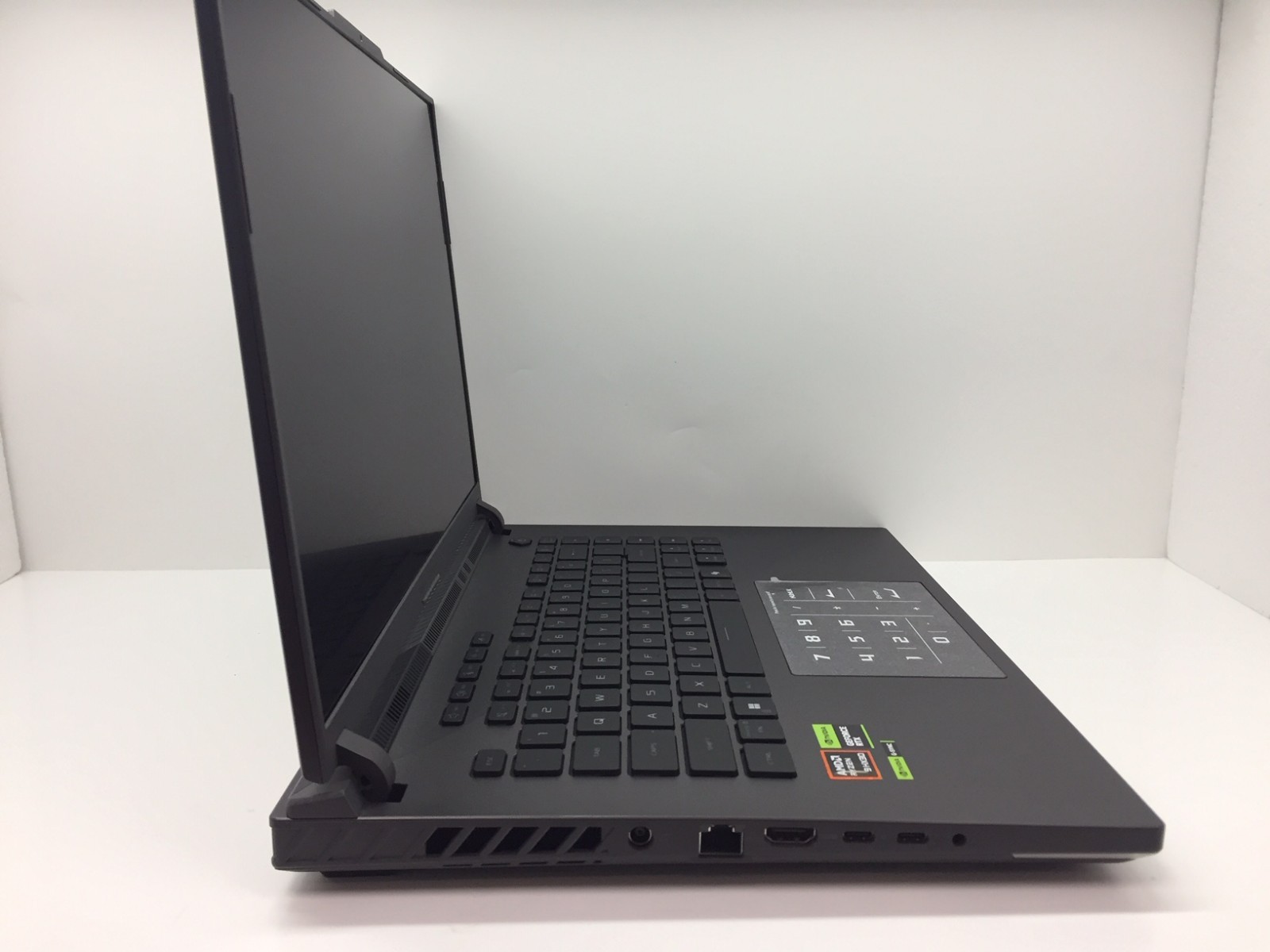 READ – ASUS ROG Strix G16 16″ AMD Ryzen 9 9955HX3D, RTX 5070 Ti, 1TB SSD 32GB