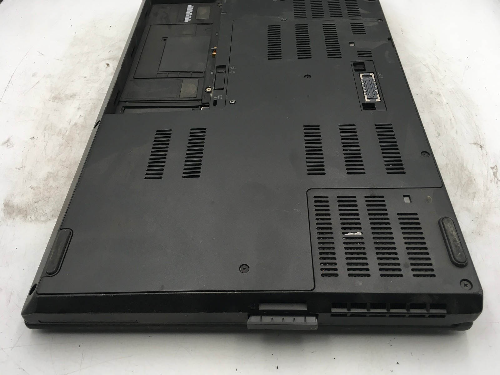 LENOVO THINKPAD P50 – BOOTS TO BIOS/BAD LCD – INTEL I7 6820 – NO RAM -READ- BB