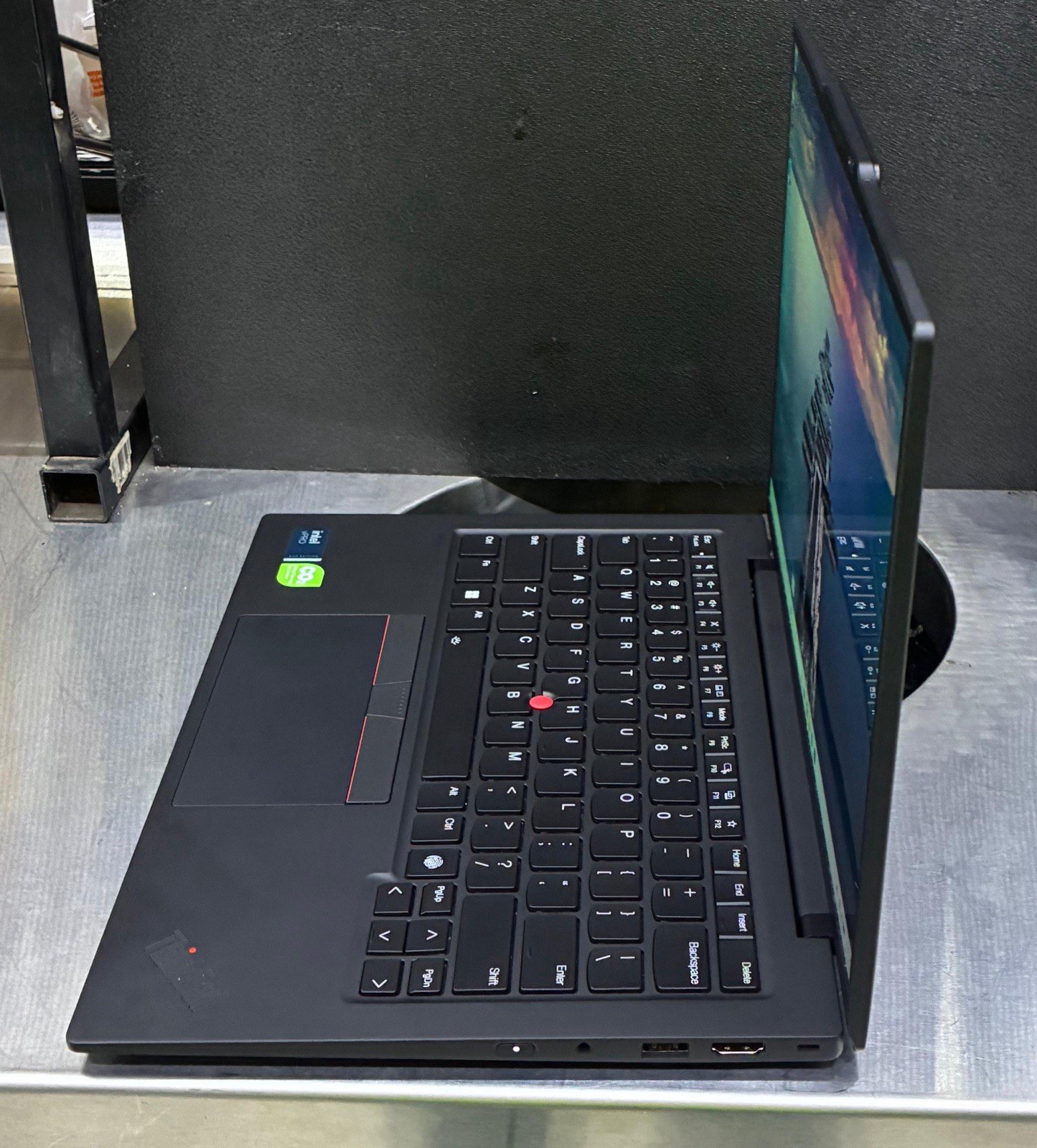 Lenovo ThinkPad X1 Carbon Gen 12 14”Oled 1.7 GHz Ultra 7 165U 16GB 256GB SSD