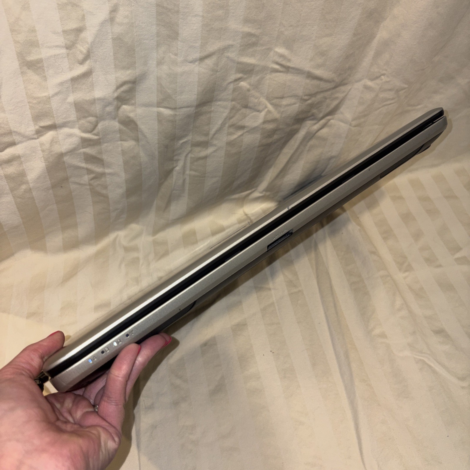 Dell Inspiron 5721 17.3″ Laptop Intel i7-3537U 8GB Ram NO HD/OS