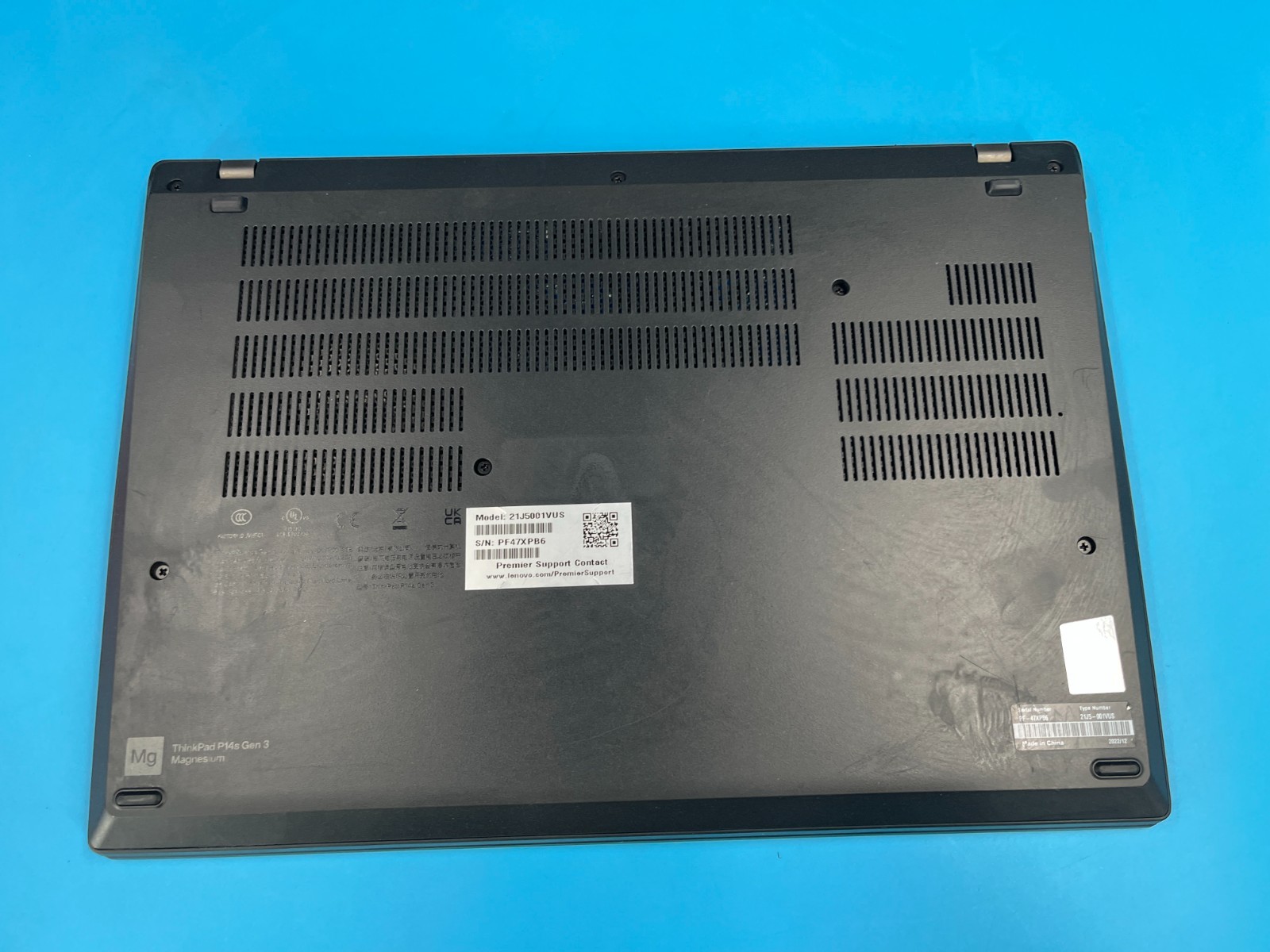 *Lenovo ThinkPad P14S GEN 3 AMD RYZEN 7 PRO 6850U/28GB/256GB NO OS +CORD*