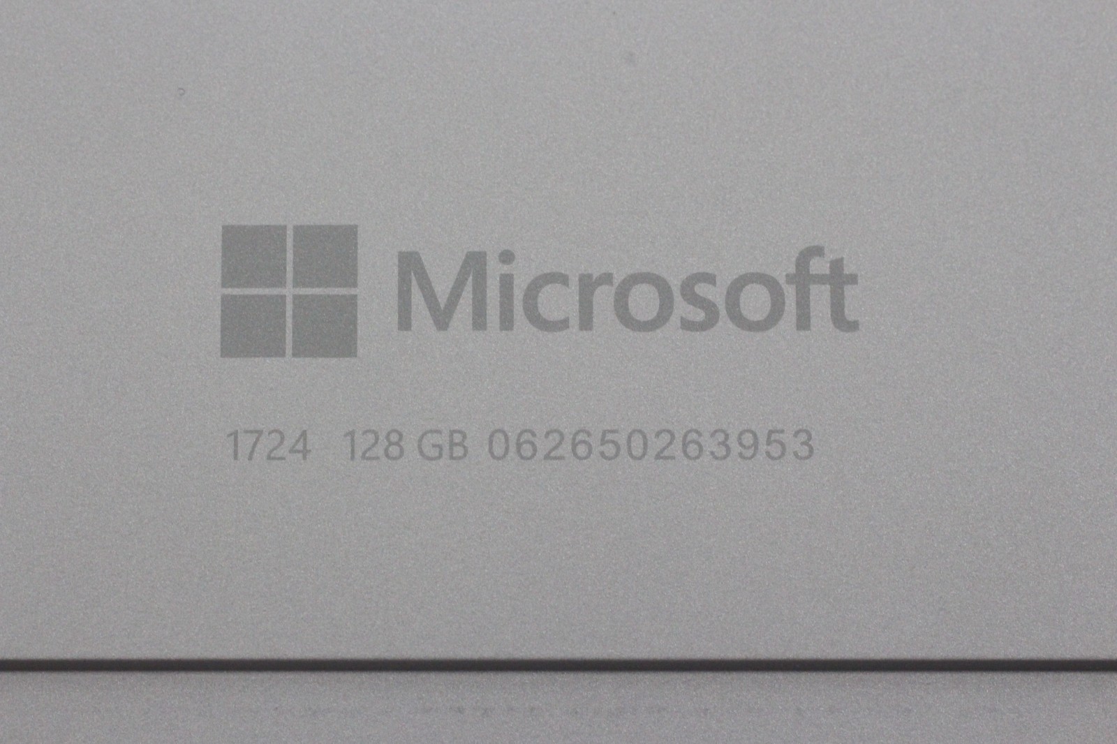 Microsoft 12.3″ Surface Pro 4 1724 4GB RAM 2.4GHz i5-6300U 128GB SSD; 6175401