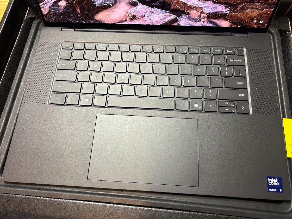NEW Dell Precision Laptop 5690 – 2Tb HD – 32 Gb RAM – 16 GB NVIDIA RTX 5000 Ada