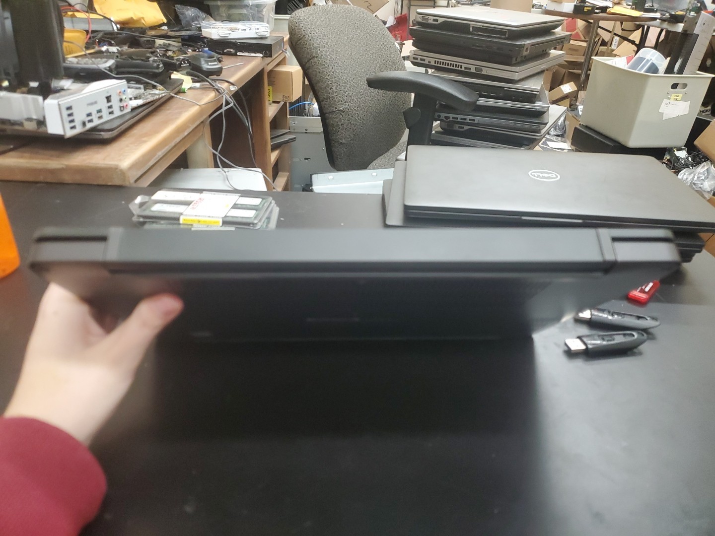 Dell Latitude 7400 14″ i5-8365U 8GB 256gb SSD Laptop W11P 123125-1