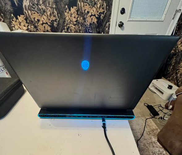 Alienware m18 R2, i9-14900HX, RTX 4090, 64GB RAM, 4TB SSD, 2K 165Hz