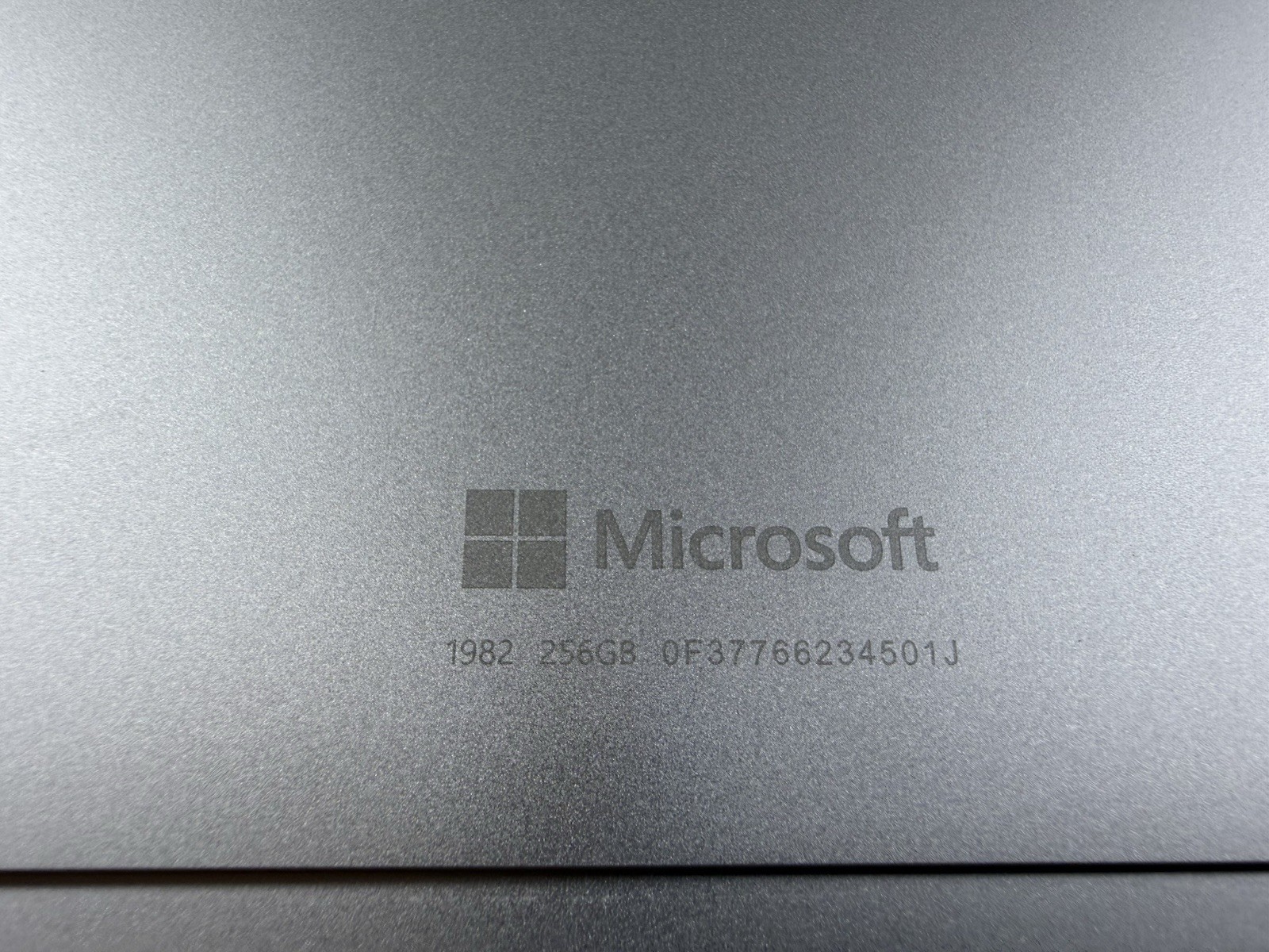 Microsoft Surface Pro 8 (1982) i5-1145G7 – 16GB RAM – 256GB 120Hz – Win 11 Pro