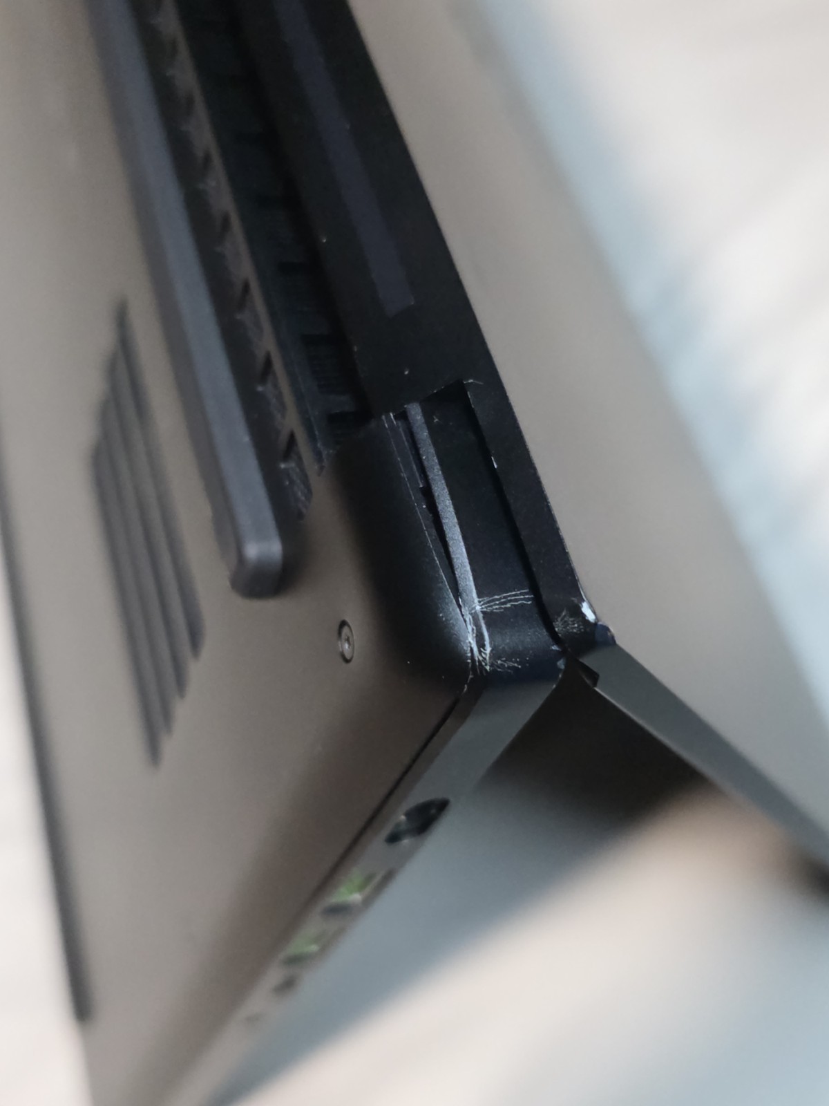 Razer Blade 15.6 FHD 300HZ I7-10875H 1TB SSD 64GB RAM 2080 Super – RZ09-03305E43