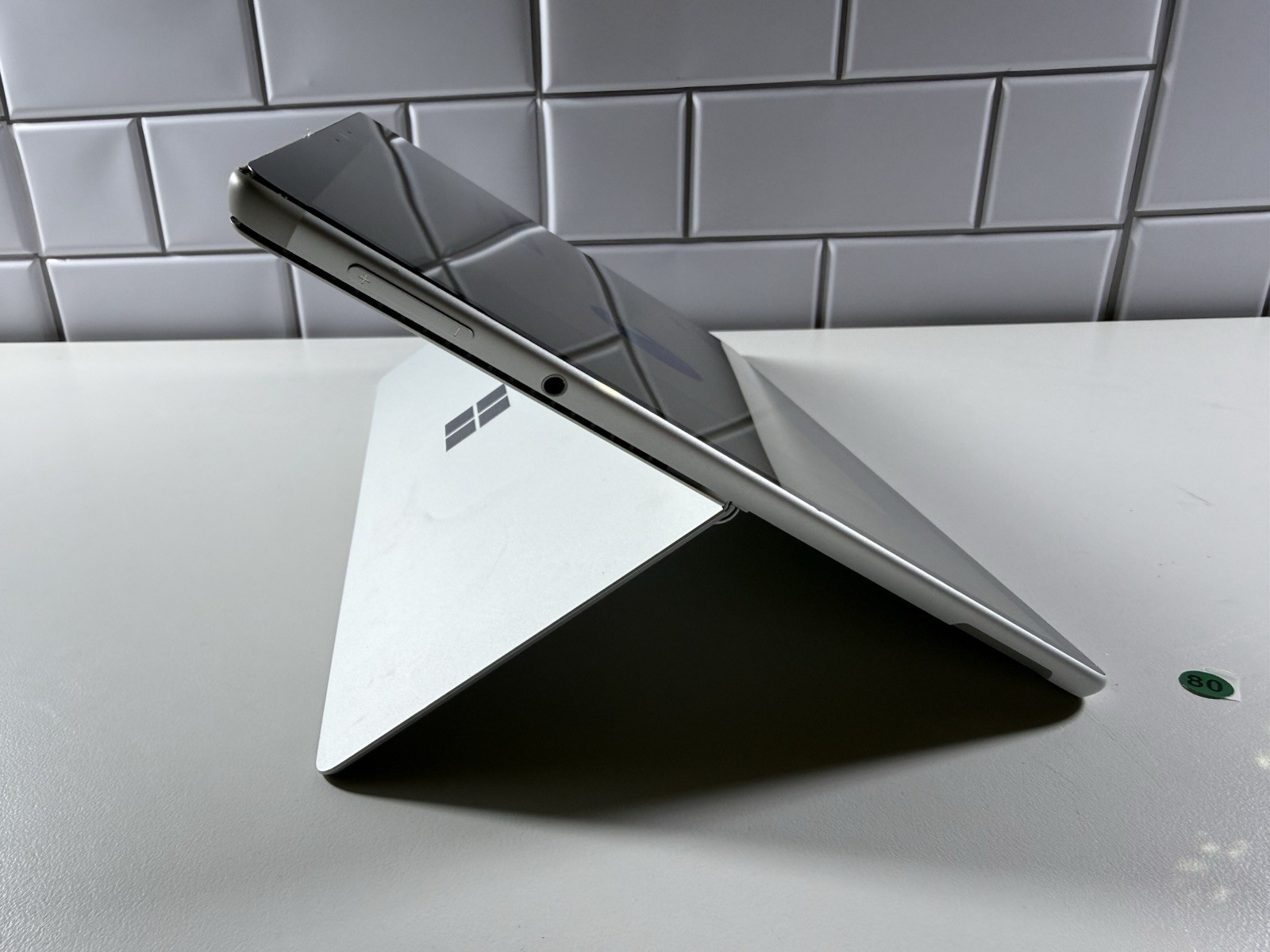 Microsoft Surface Pro 8 (1982) i5-1145G7 – 16GB RAM – 256GB 120Hz – Win 11 Pro