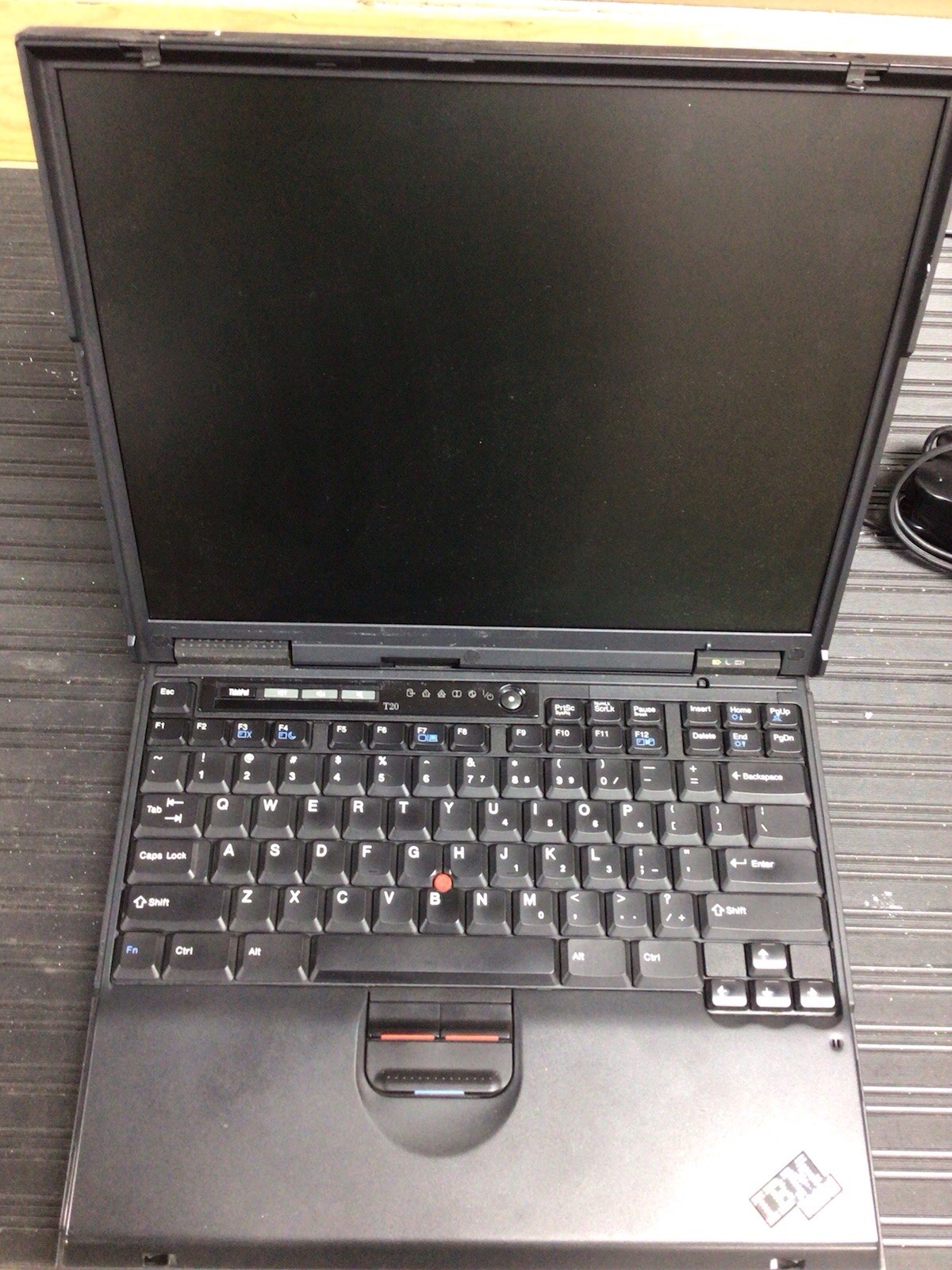 Lot 2x Vintage IBM ThinkPad T20 Series AS IS For Parts