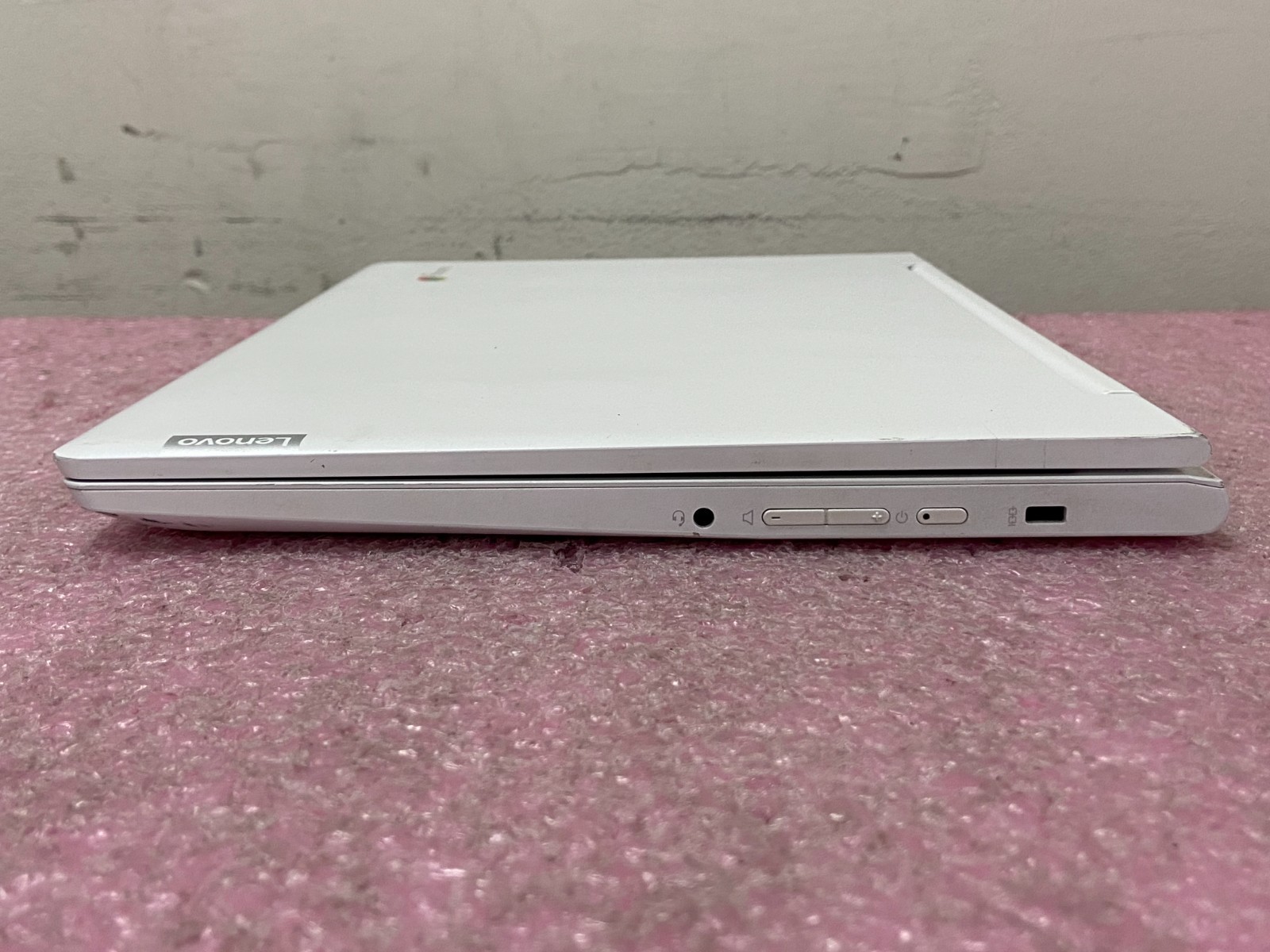 Lenovo Chromebook C330 MediaTek MT8173 4GB RAM 64GB SSD w/PA | LP477