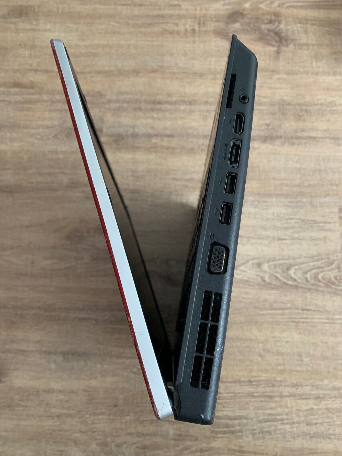 Lenovo ThinkPad E520 15.6″ i3-2310M 2.1 GHz 6 GB DDR3L 1600 MHz No HDD Red