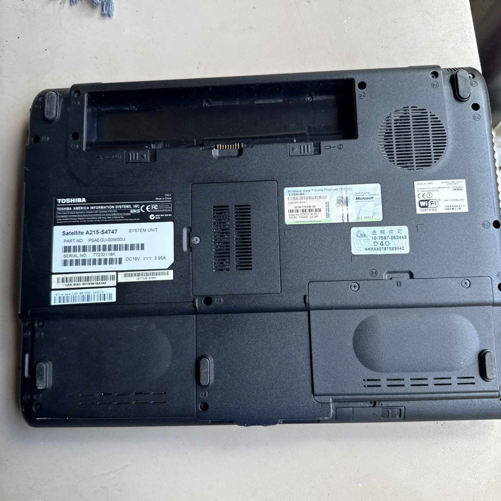 Toshiba Satellite A215-S4747 AMD Turion 64 X2 No Batt Windows Vista w/ Key As Is