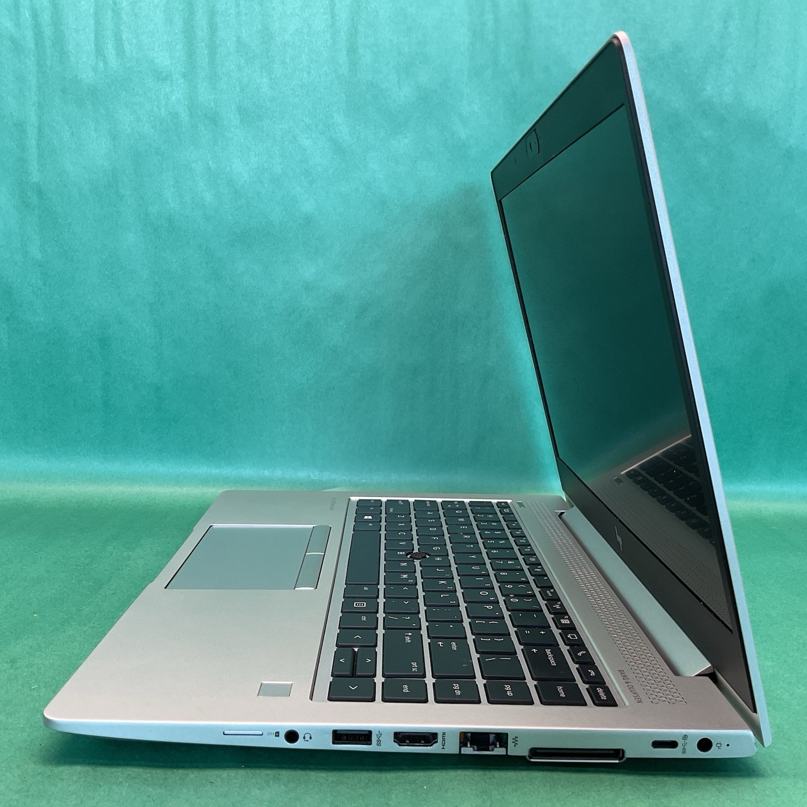HP Elitebook 745 G5 AMD Ryzen 7 Pro 2700U – Powers On – NO HARD DRIVE- Untested