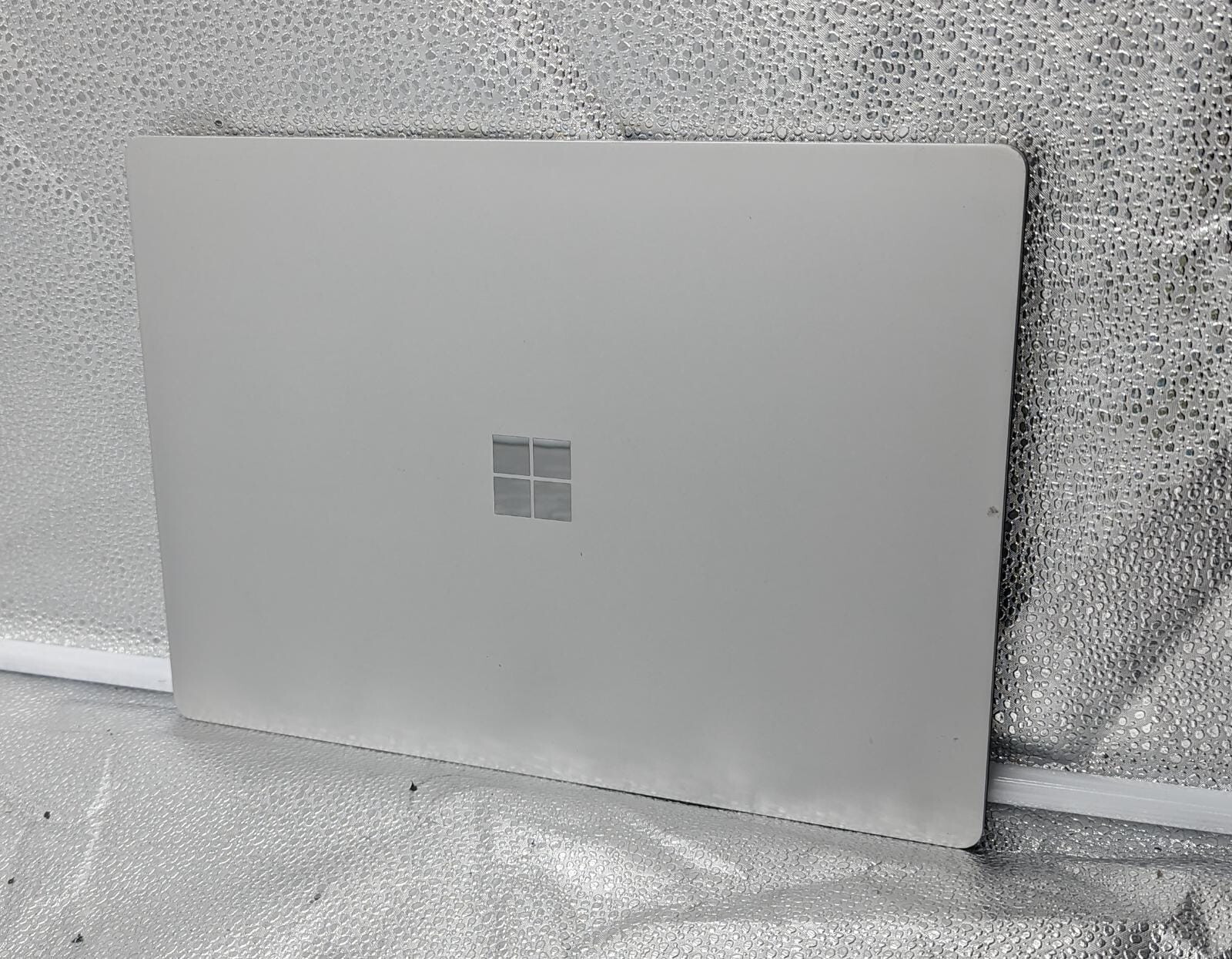 Microsoft Surface Laptop 13.5″ 256GB 8G Intel Core i5 7th Gen. 2.60 GHz *READ*