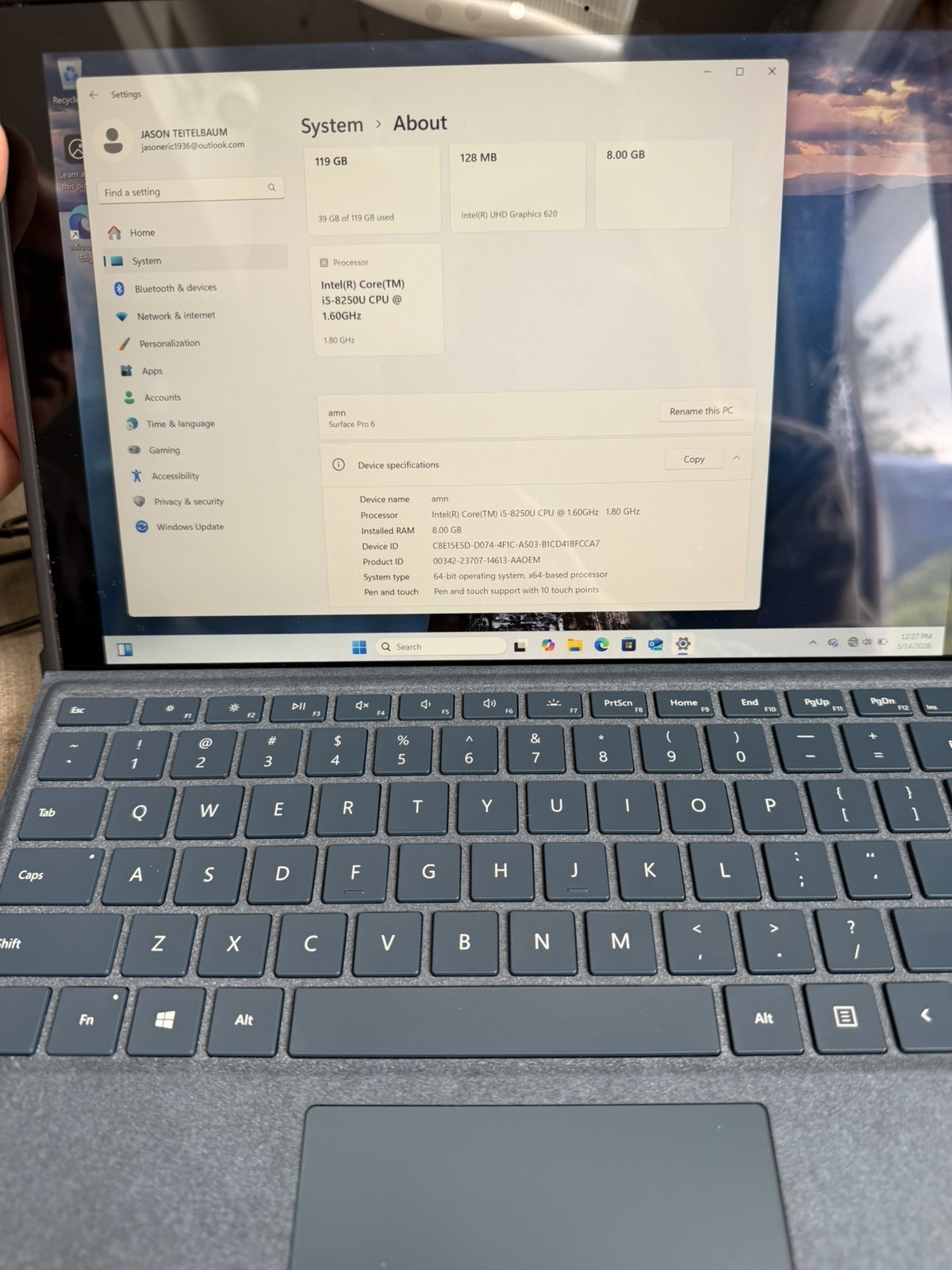 Microsoft Surface Pro 6 12.3″ touch screen with keyboard- pen- case and charger