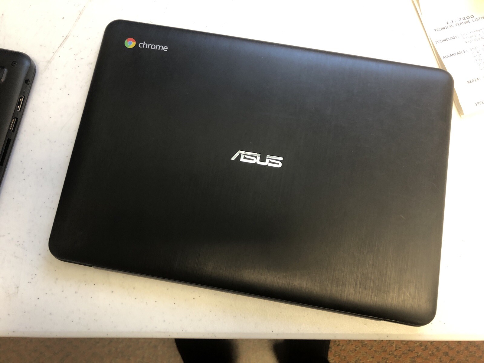 Asus C300M Chromebook