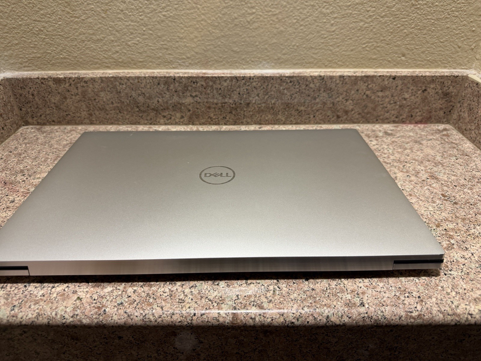 Dell XPS 17 9700 17″ 4K Touchscreen i7-10750H 2.6GHz 16GB RAM 1TB SSD 1650 Ti