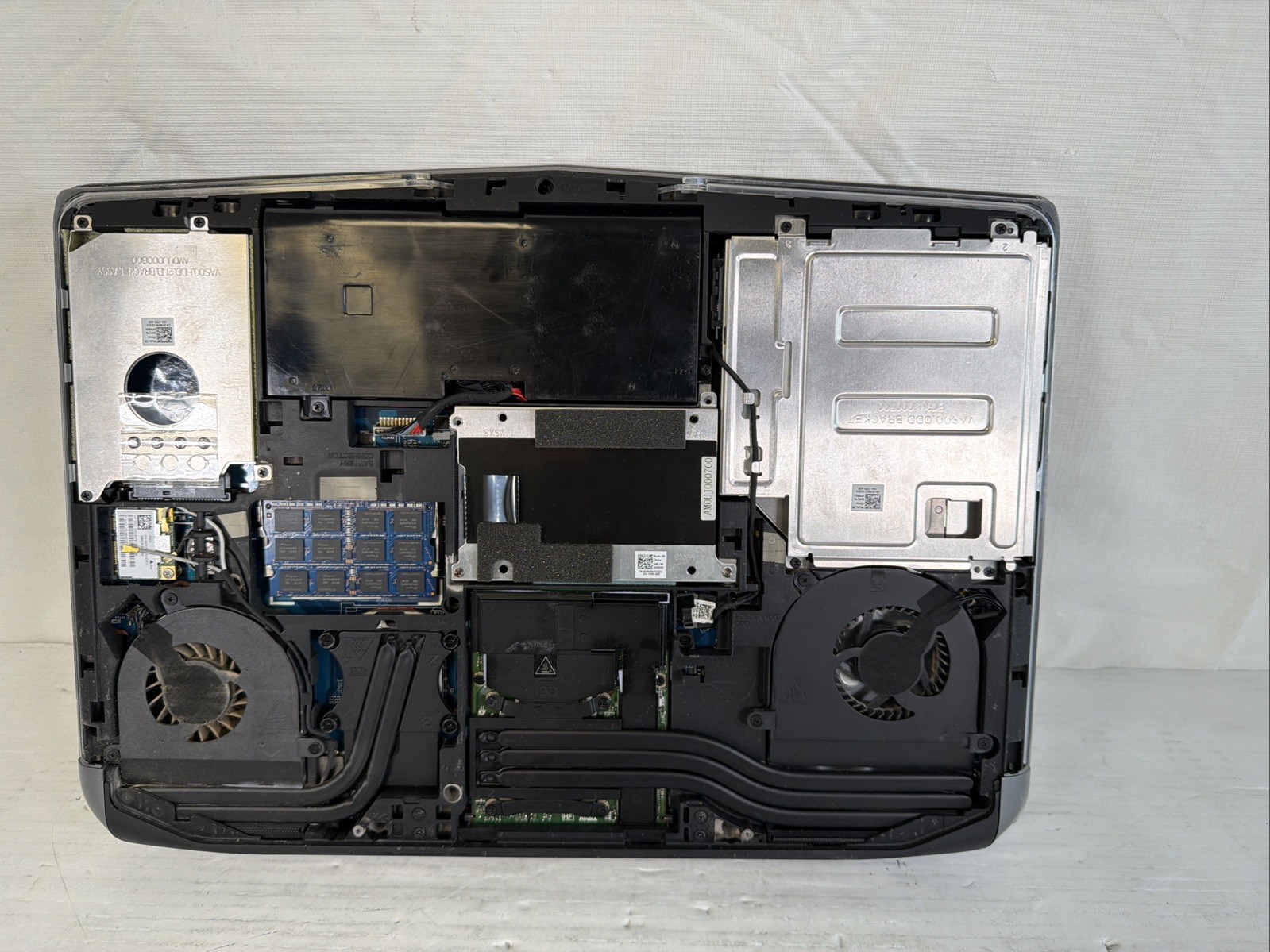 Alienware 17 P18E Gaming i7-4900MQ 32GB RAM GTX 770M 17″ 256 GB NVMe Win 11 Pro