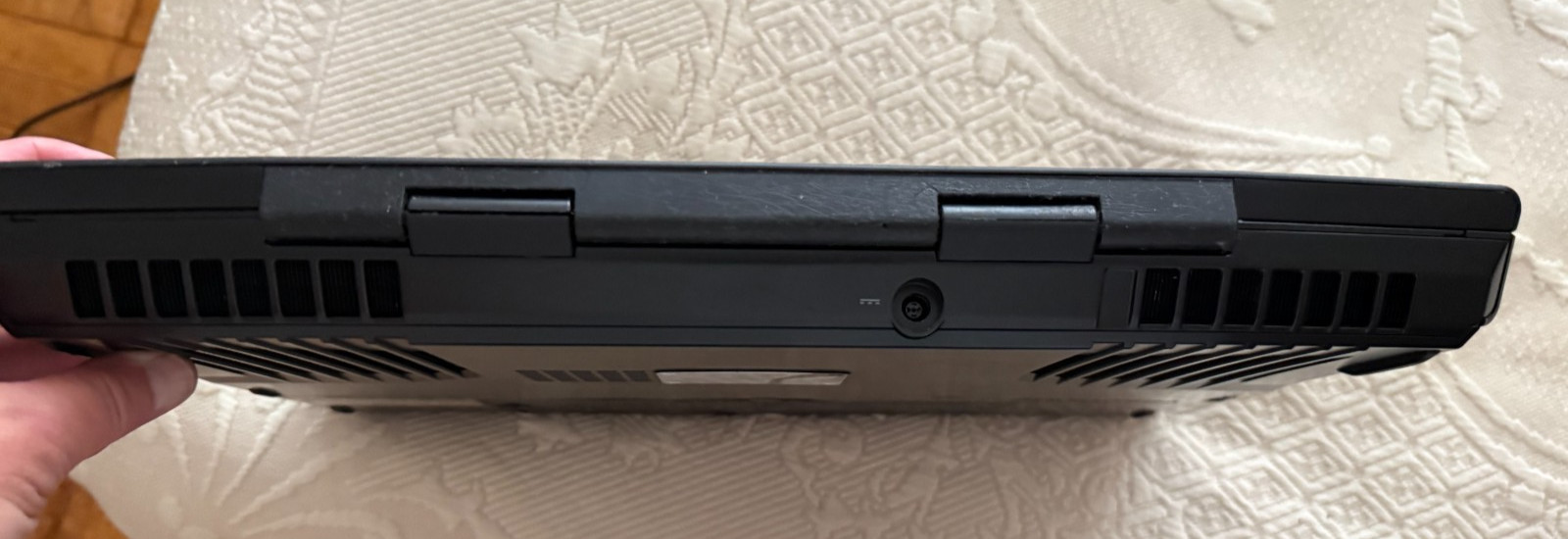 Alienware M17x R3 17″ GAMING l 8GB RAM, l 500 GB SSD, 1 500 GB HDD Core i7