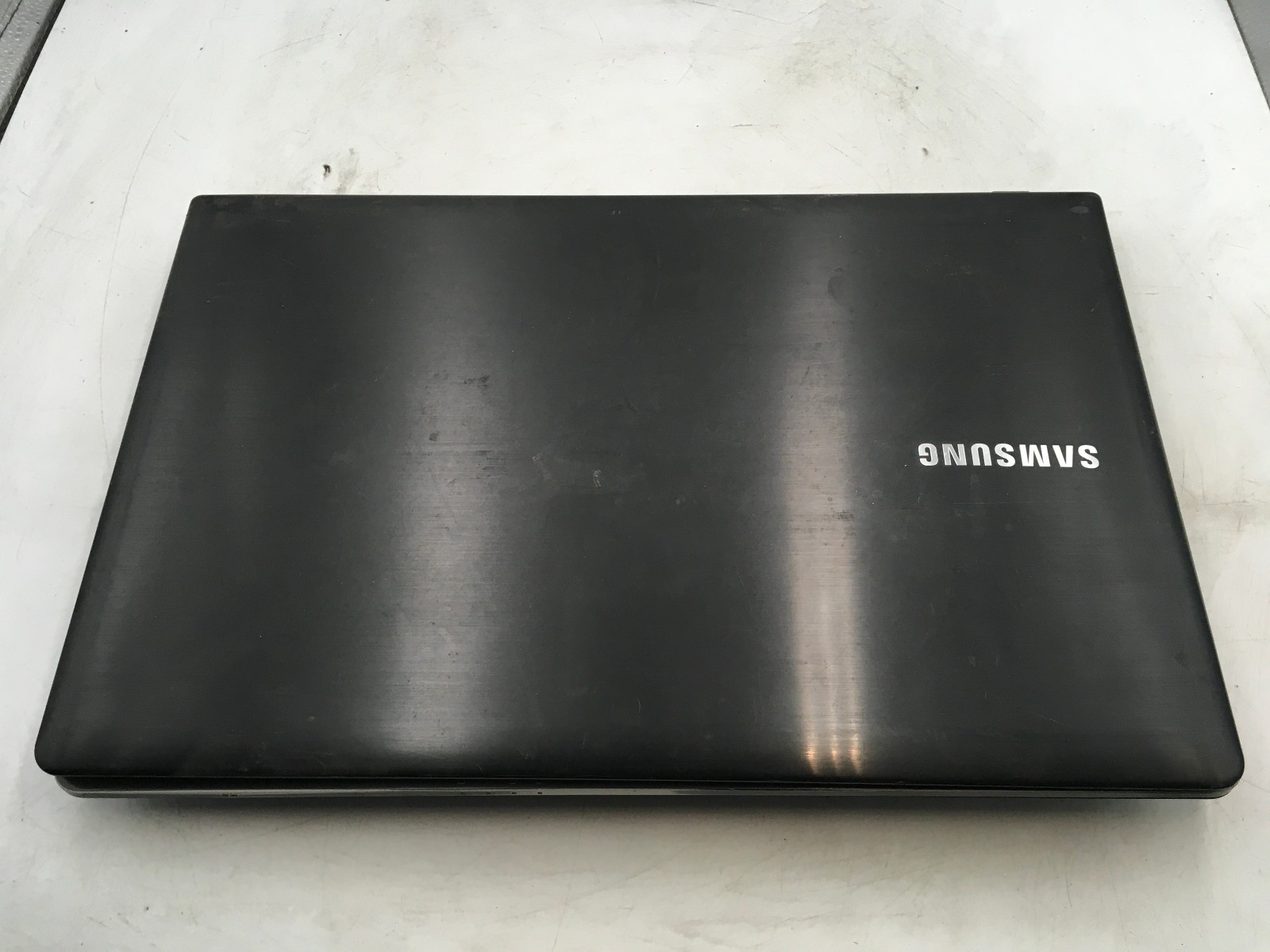 SAMSUNG 300E NP300E5A – FOR PARTS/BAD LCD – INTEL I3 2ND GEN – 4GB RAM -READ- BB