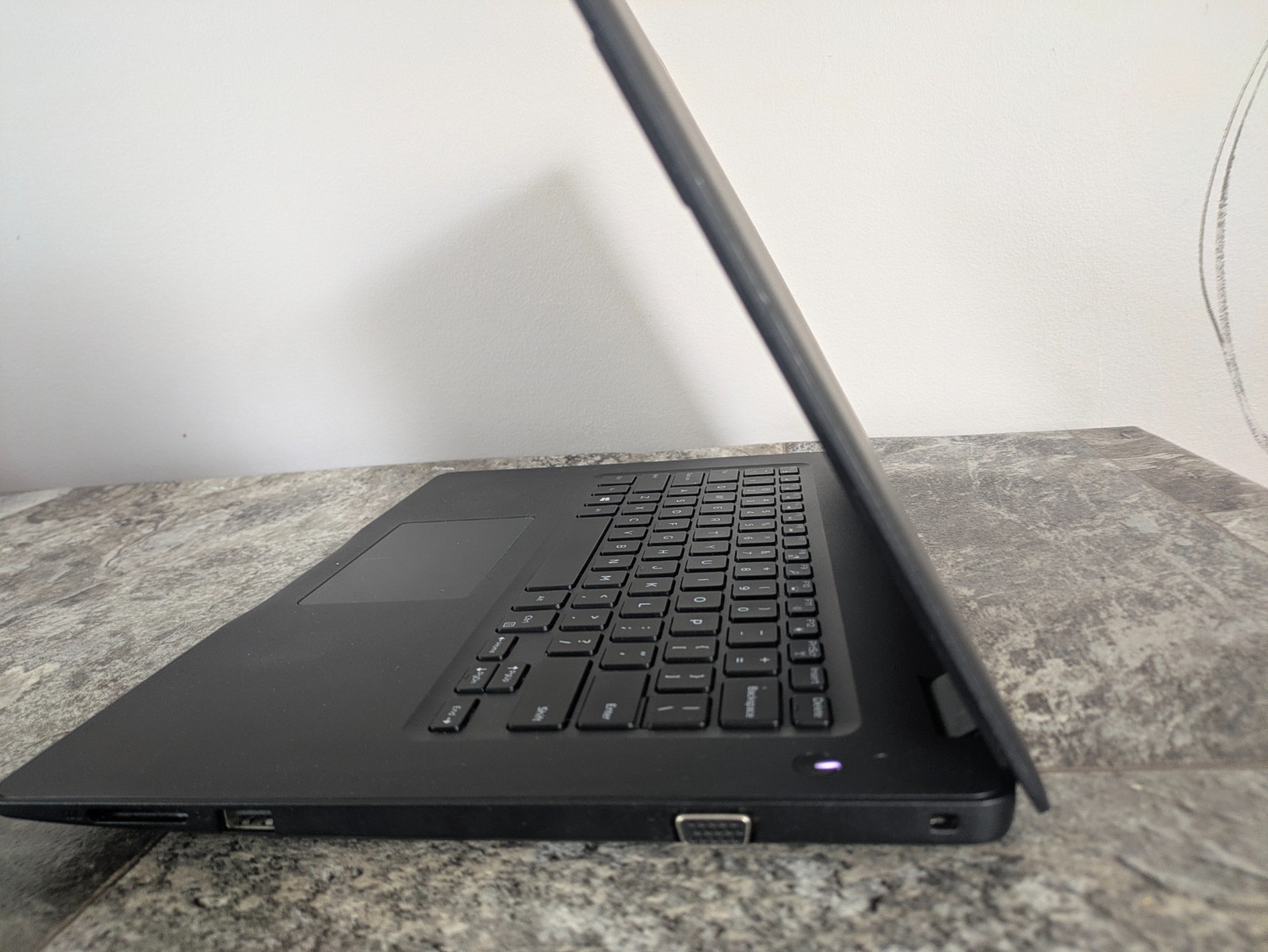 Dell Latitude 3490 14″ Laptop Intel Core i5-7200U 2.50GHz 8GB RAM