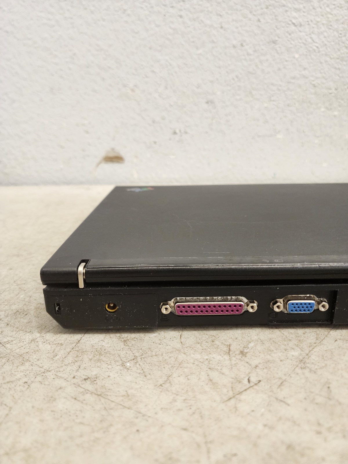 IBM Thinkpad Type 2652 A31 Windows 2000 Professional 1-2CPU -POWERS ON For Parts