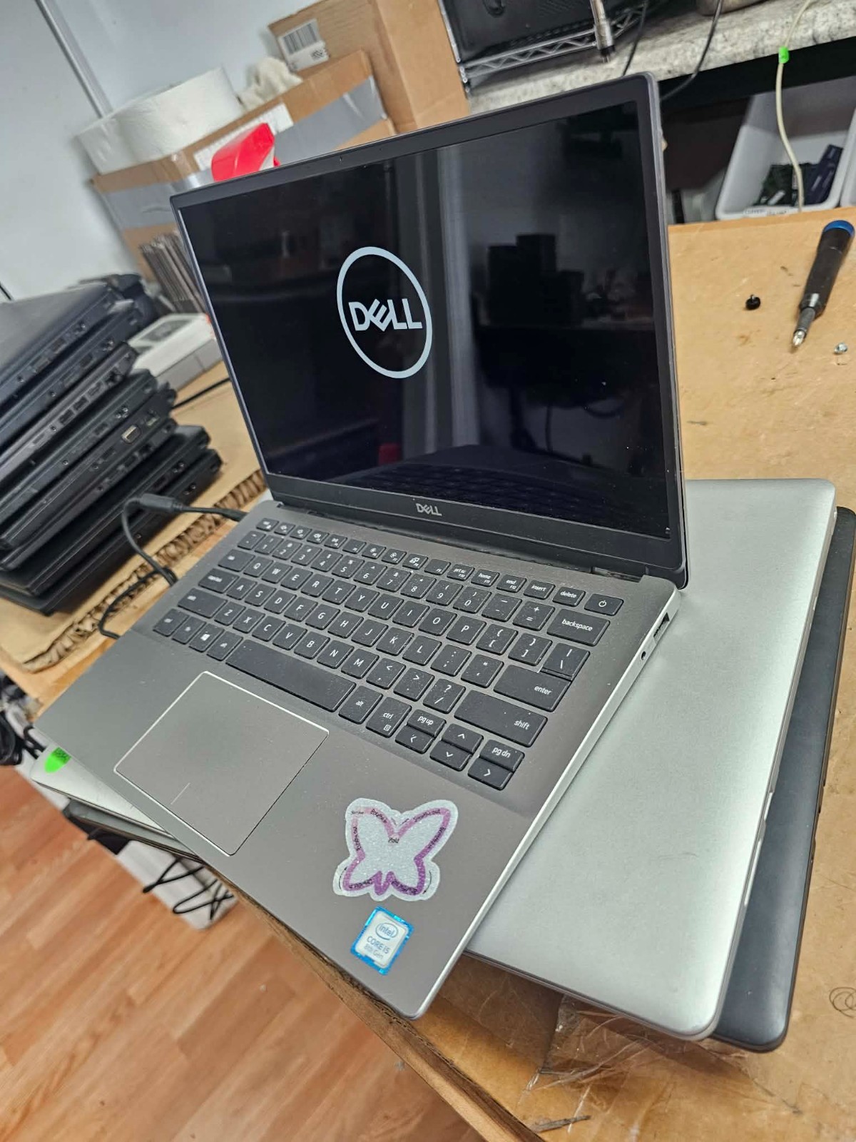 Dell Latitude 3301 P114G 1.60GHz Intel i5-8265U 8GB RAM NO DRIVE Bad Hinges Spec