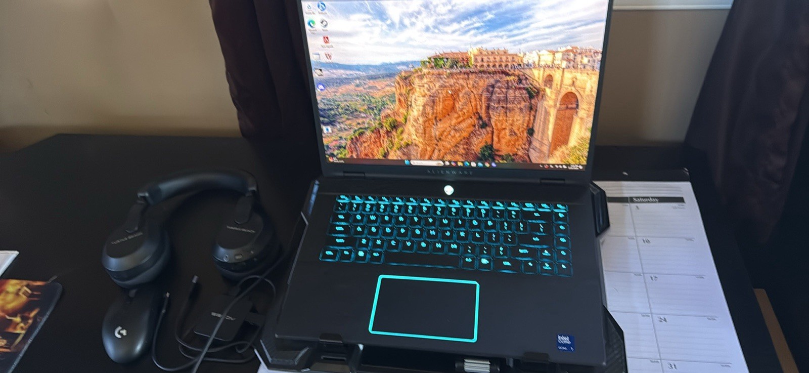 Alienware m16 R2 Gaming Laptop Intel Core Ultra 7 16GB RAM 954GB SSD 16″ Win11