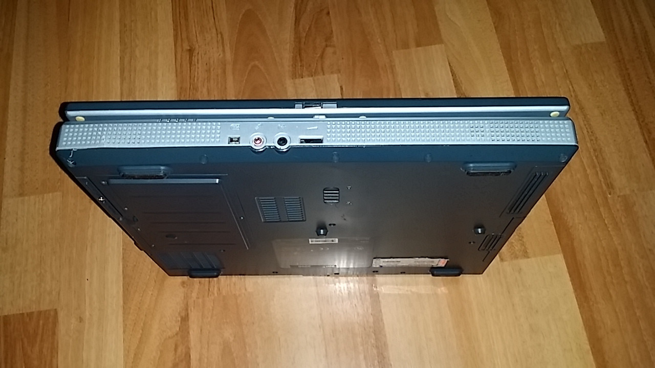 Terra 3000 – Windows XP Laptop – Model 8375 – Retro