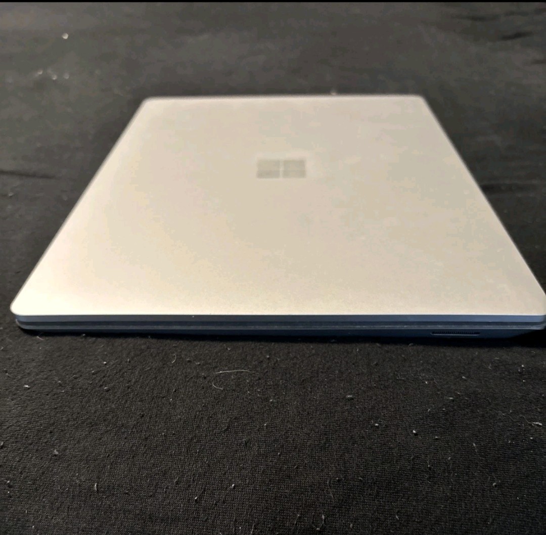 Microsoft Surface 13.5″(256GB SSD, Intel i7-7660U, 2.50GHz, 8GB RAM) Laptop –