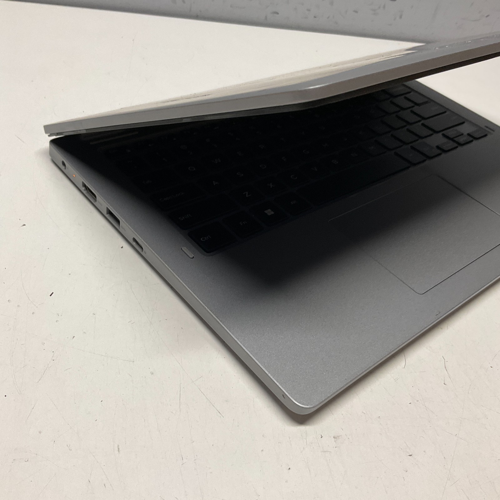 Dell Latitude 3310 2-in-1 Intel i5-8265U 1.60GHz 4GB RAM 128GB SSD Windows 11