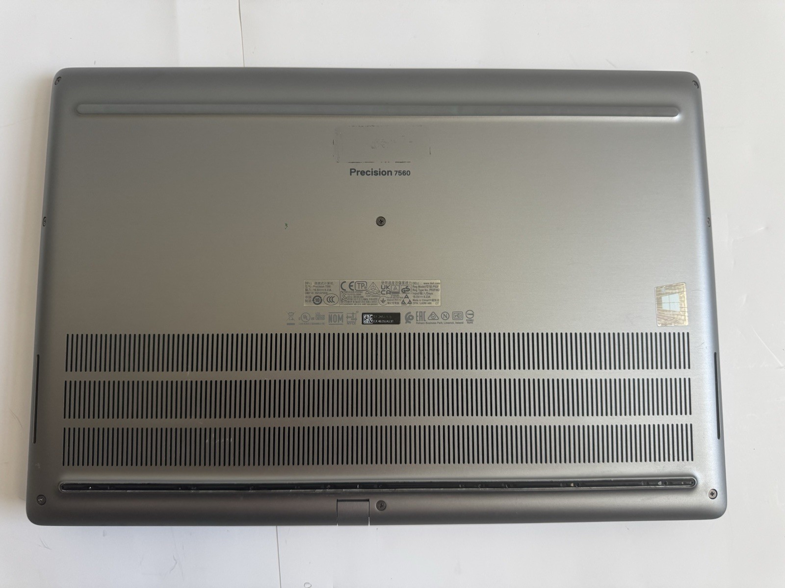 Gaming Dell Precision 7560 FHD 2.5 GHz i7-11850H 32GB 512GB T1200 15.6″ Facial