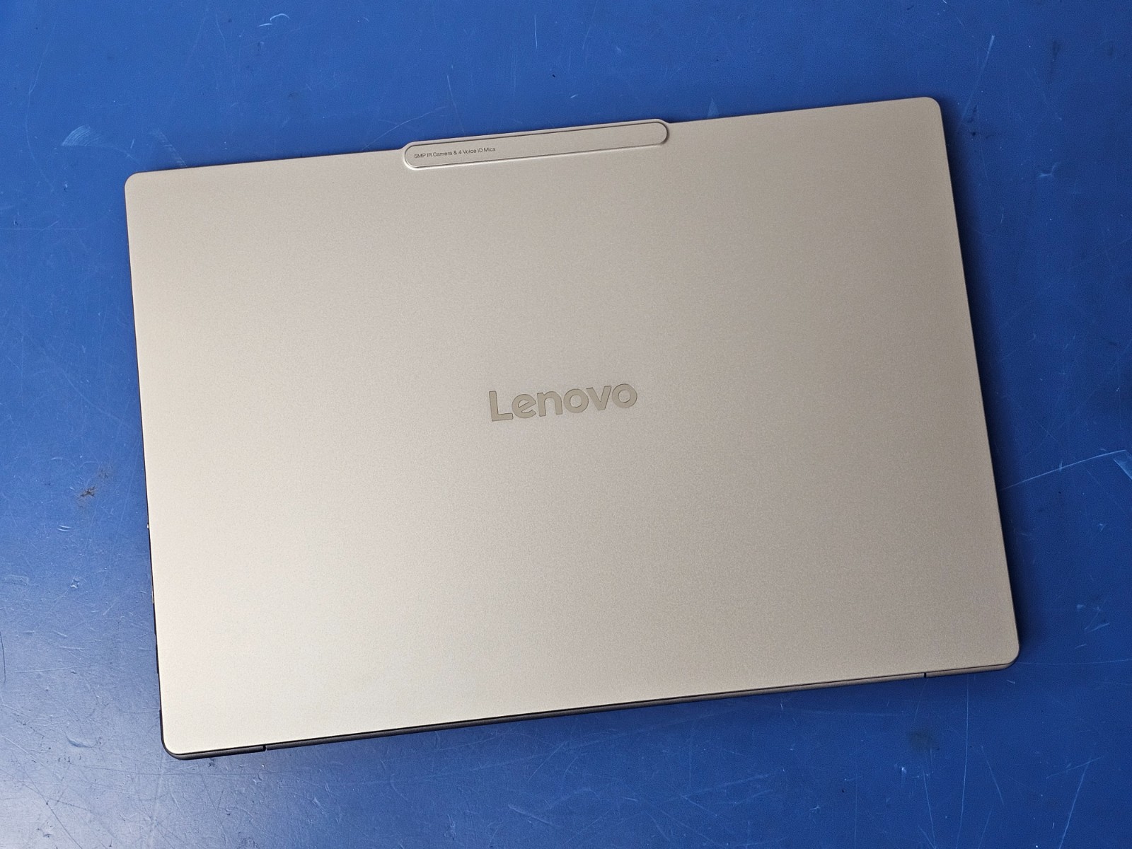 Lenovo Slim 7 14ILL10, Intel Core Ultra 7 258V, 2.20 GHz, 32 GB RAM, 1 TB NVMe