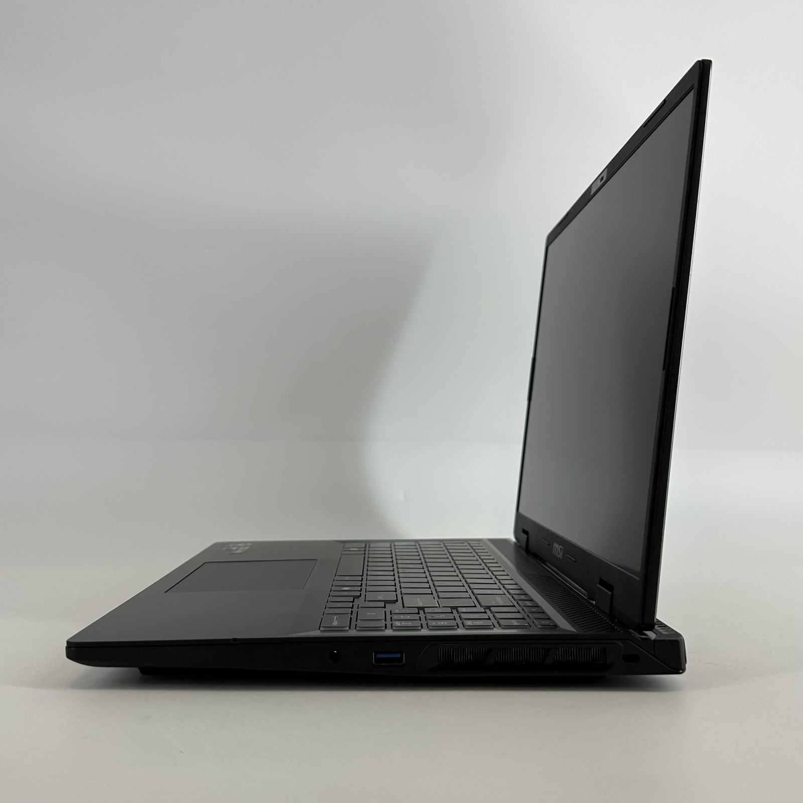 MSI Creator M16 HX 240Hz QHD+ 2.2 GHz i9-14900HX 32GB 2TB SSD RTX 4070 Good